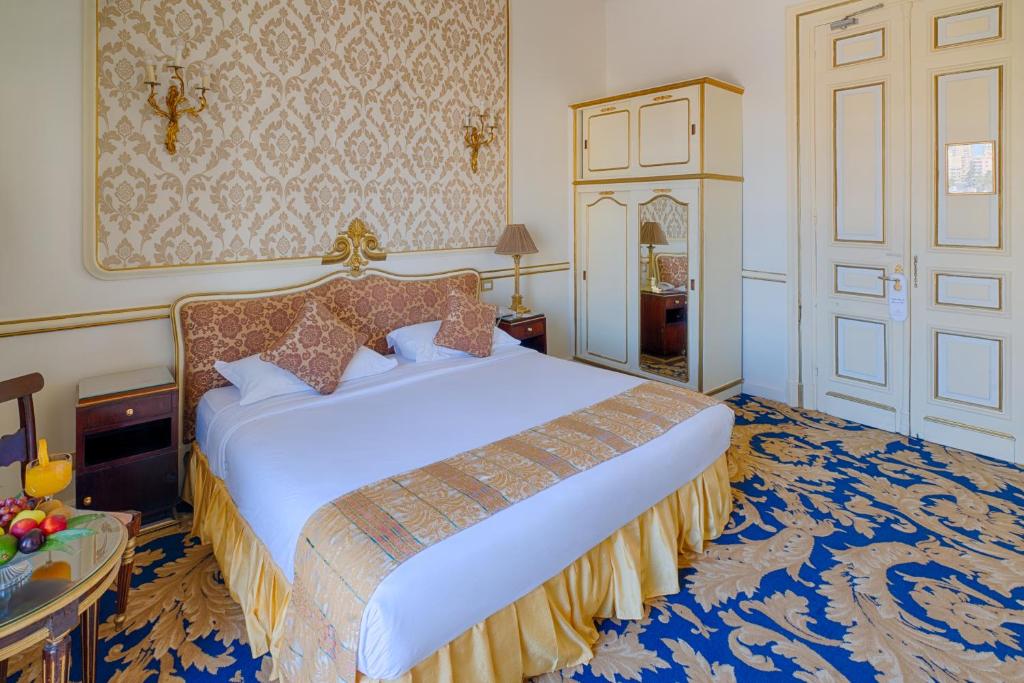 Double or Twin Deluxe One Bedroom