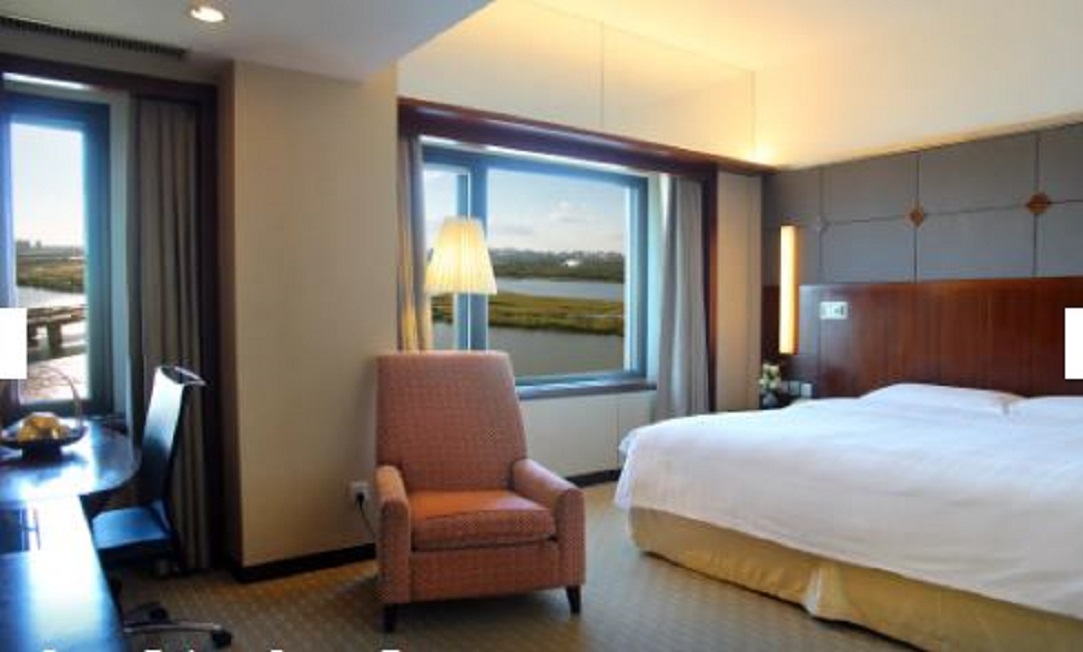 Double Deluxe King Bed