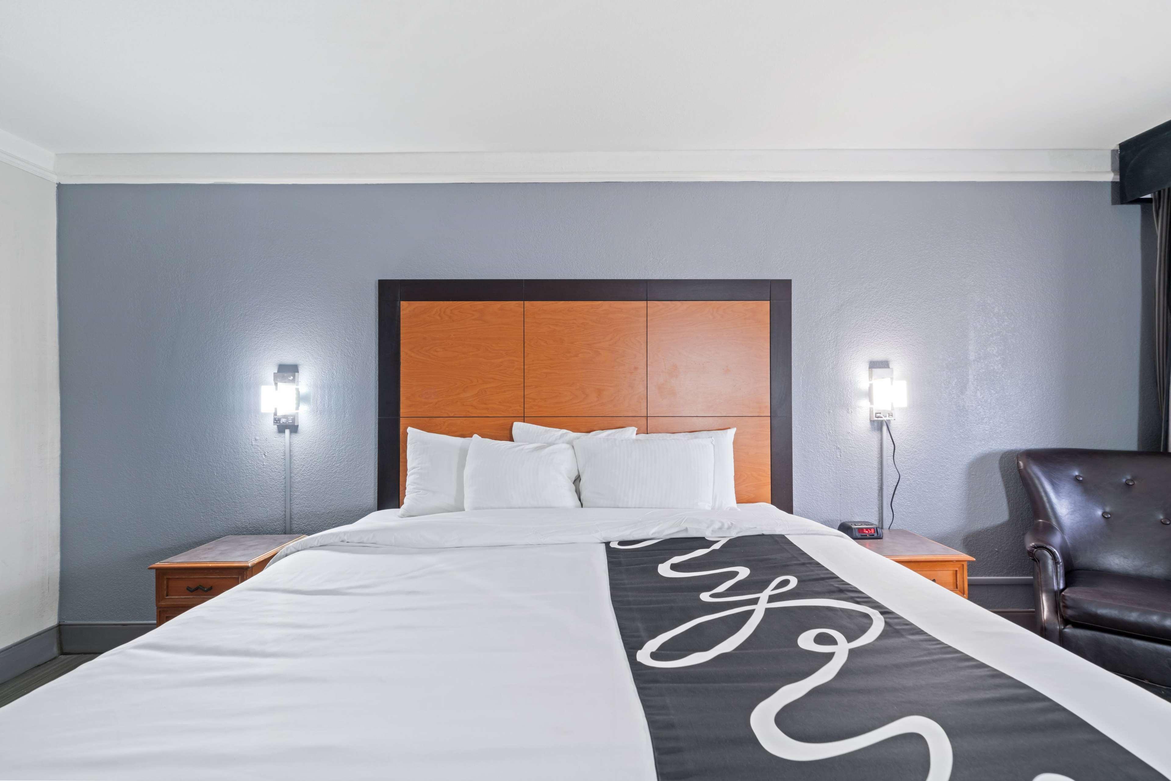 Room King Bed Non Smoking