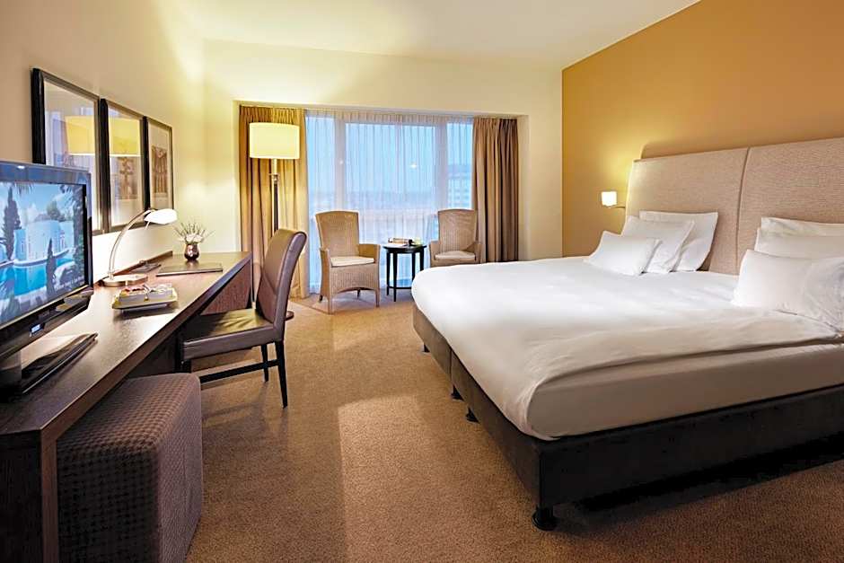 Double Deluxe King Bed