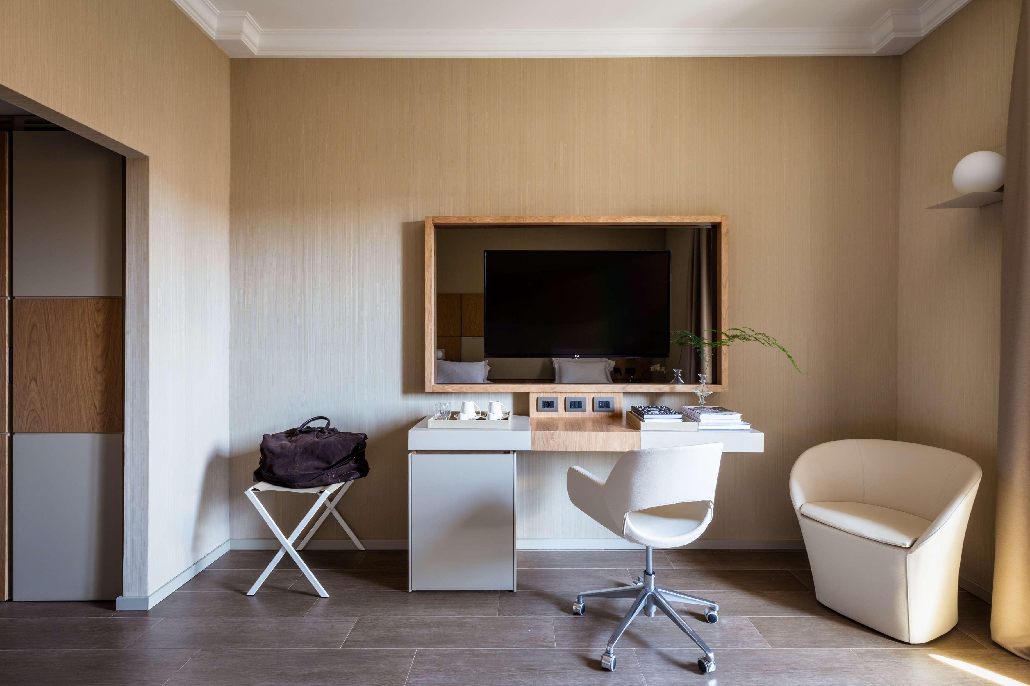 Double Deluxe King Bed