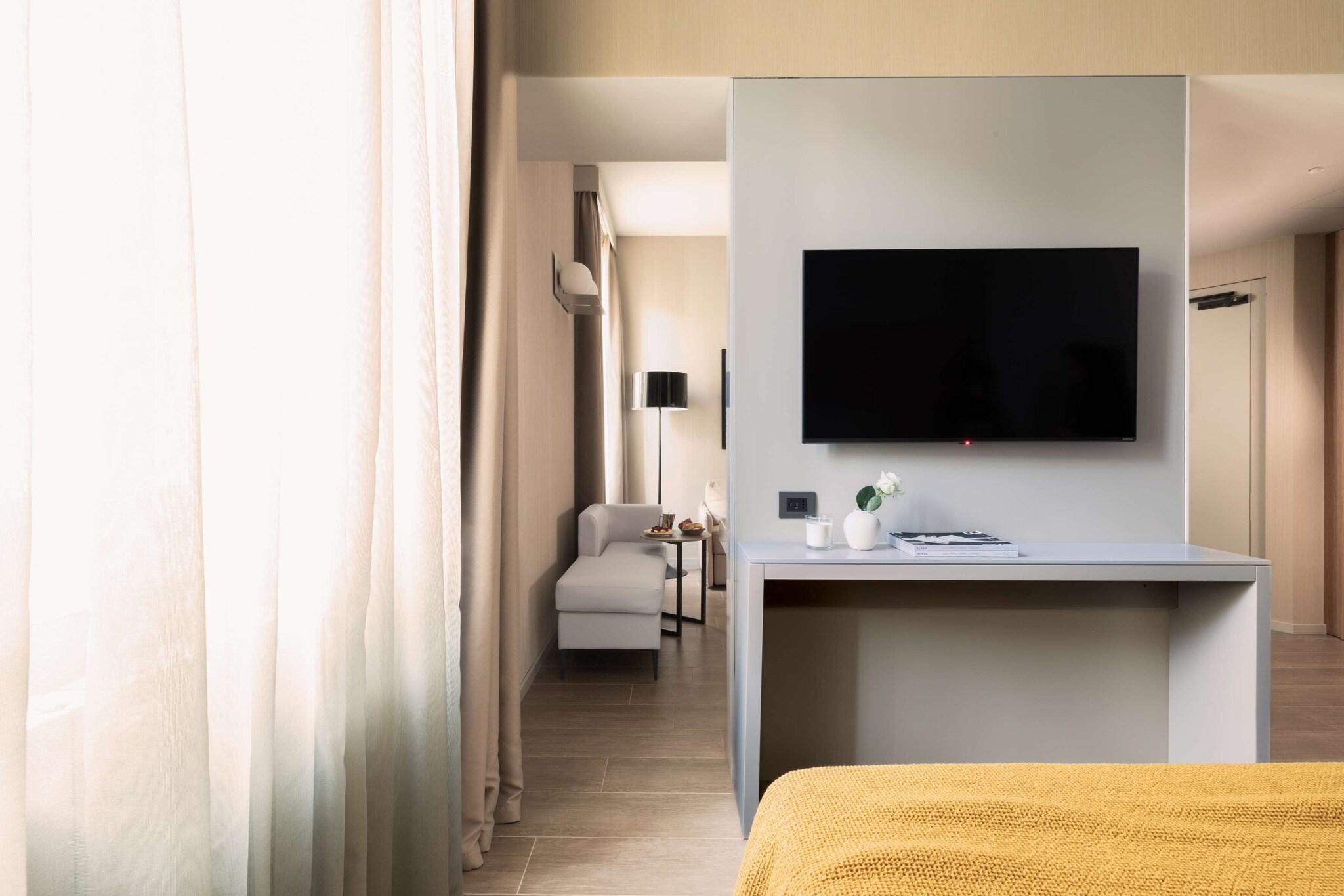 Junior Suite Queen Size Bed