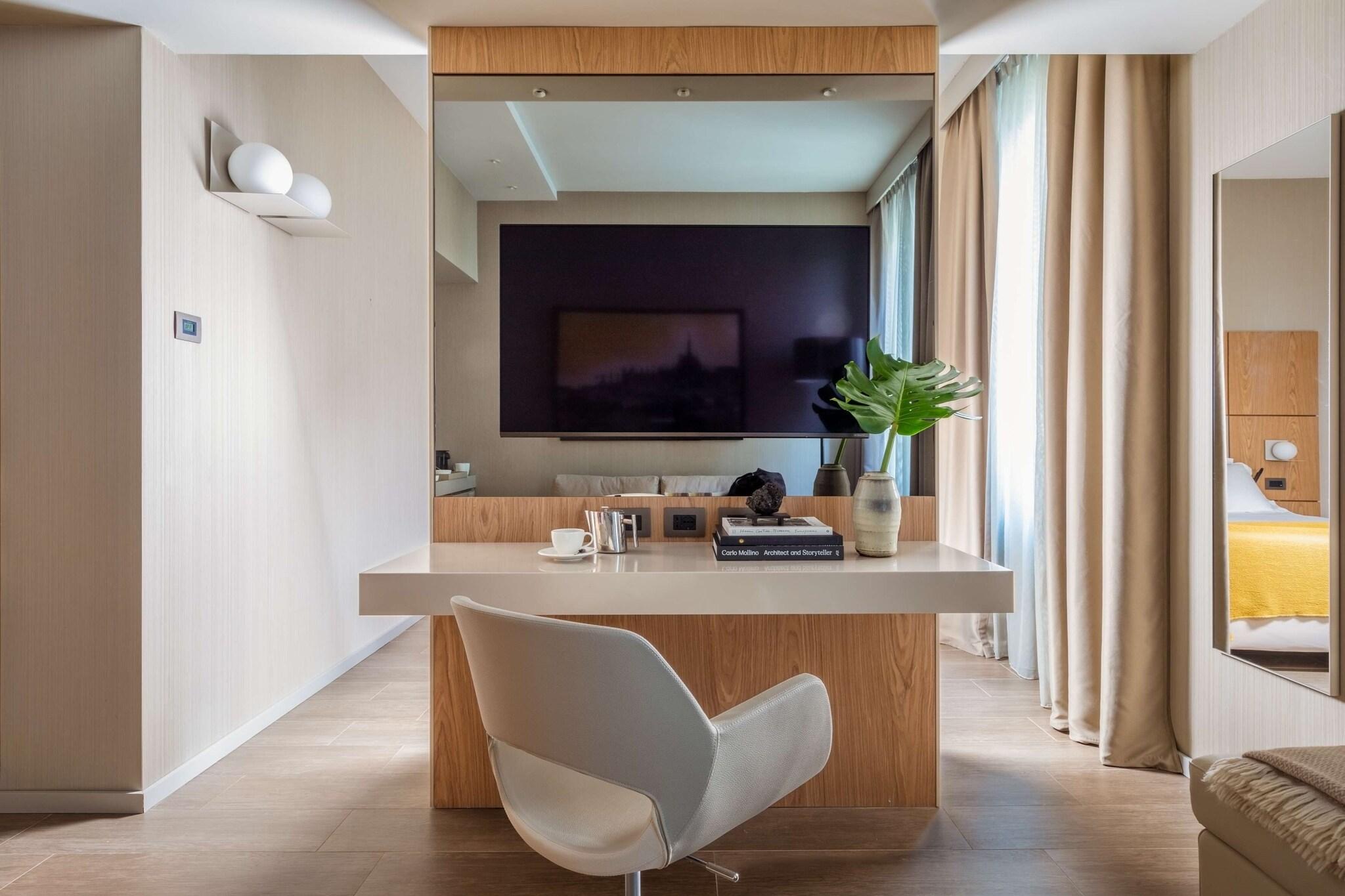 Junior Suite Queen Size Bed