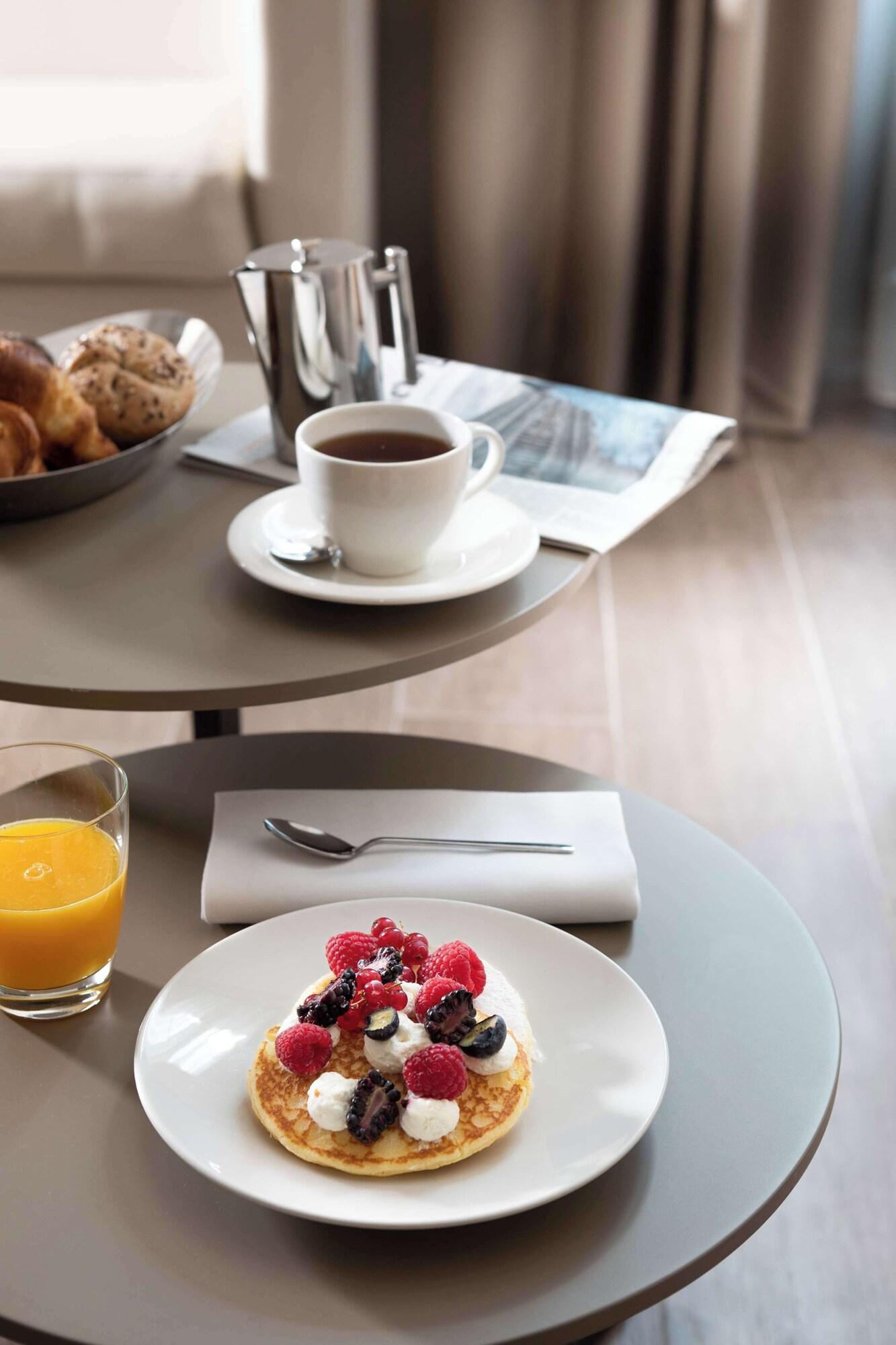 Junior Suite Queen Size Bed