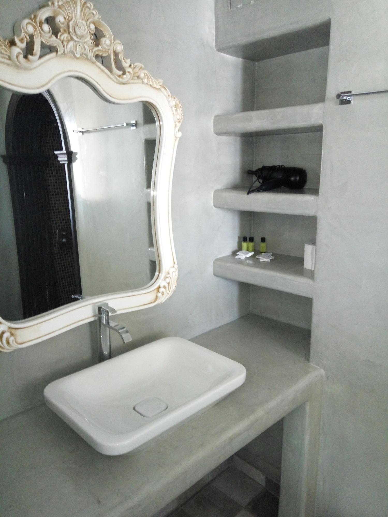 Junior Suite Queen Size Bed