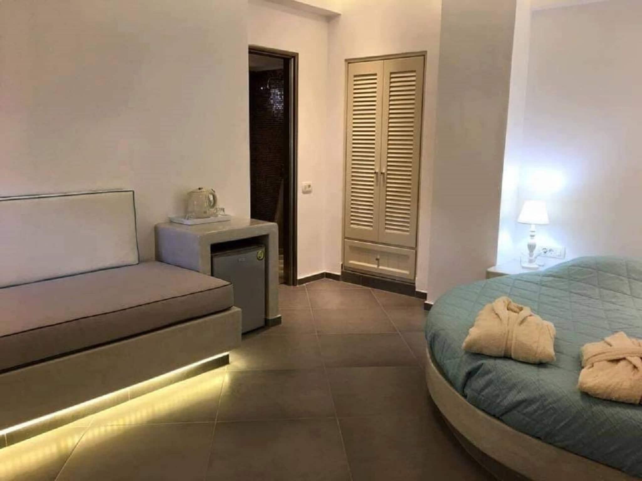 Junior Suite Queen Size Bed