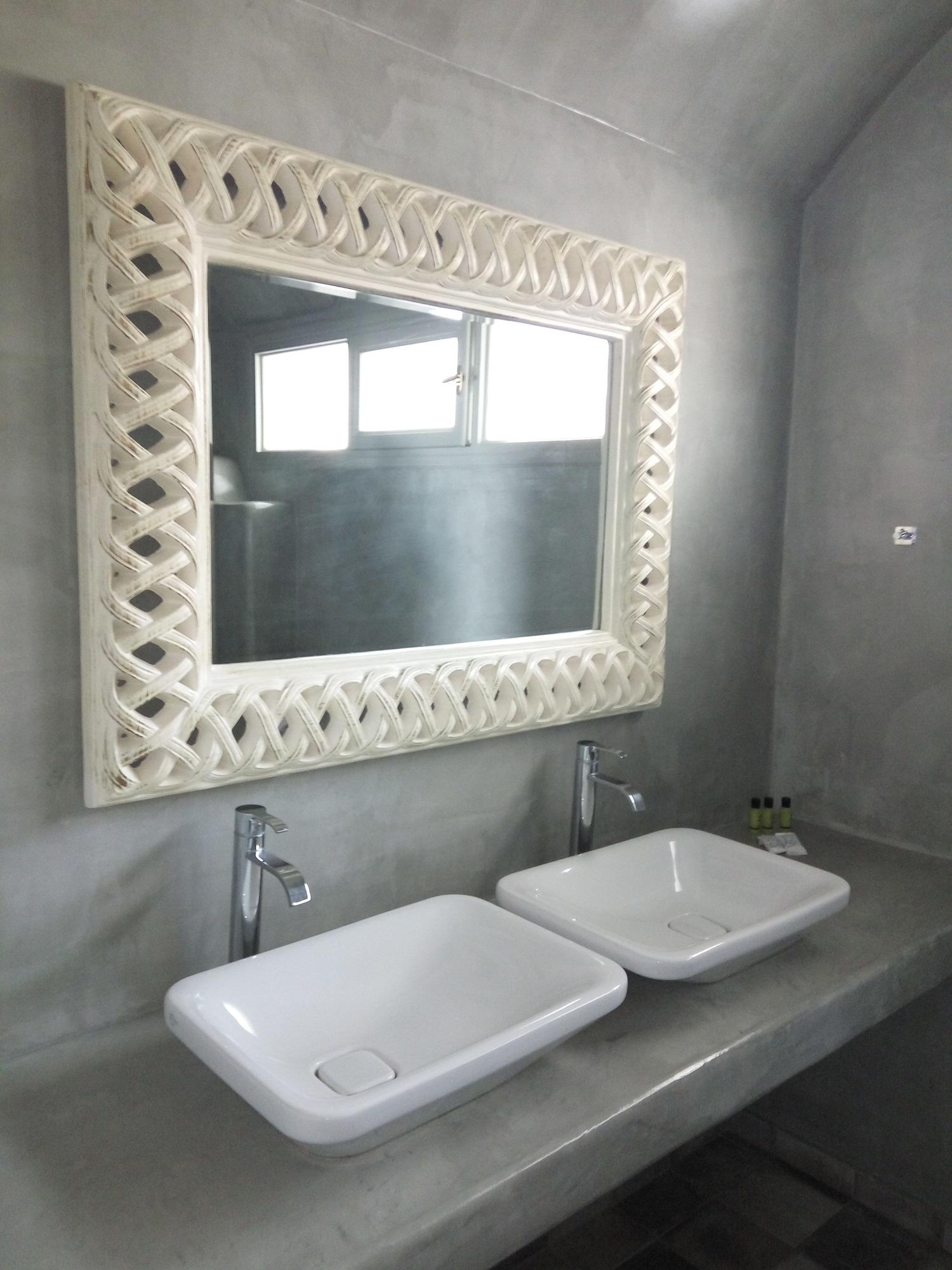 Junior Suite Queen Size Bed