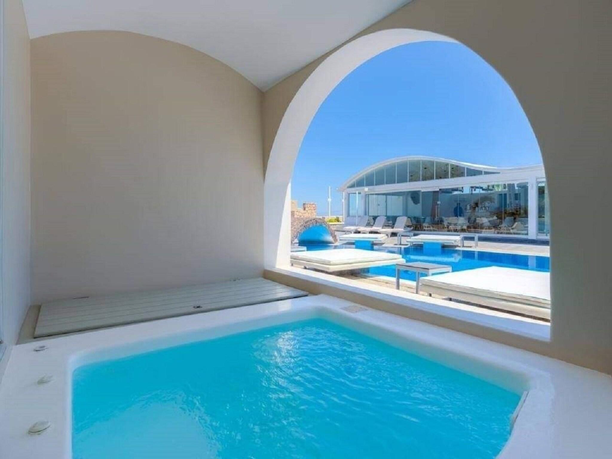 Junior Suite Queen Size Bed