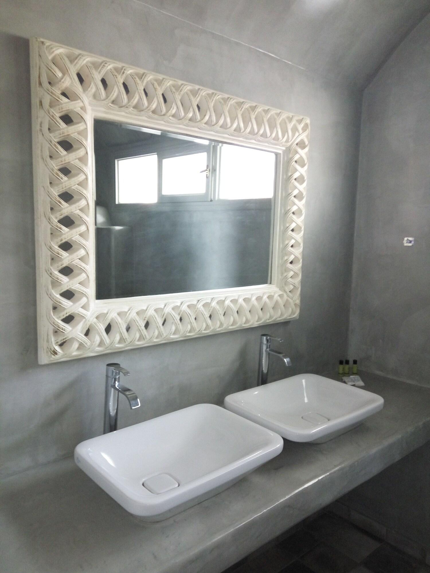 Junior Suite Queen Size Bed