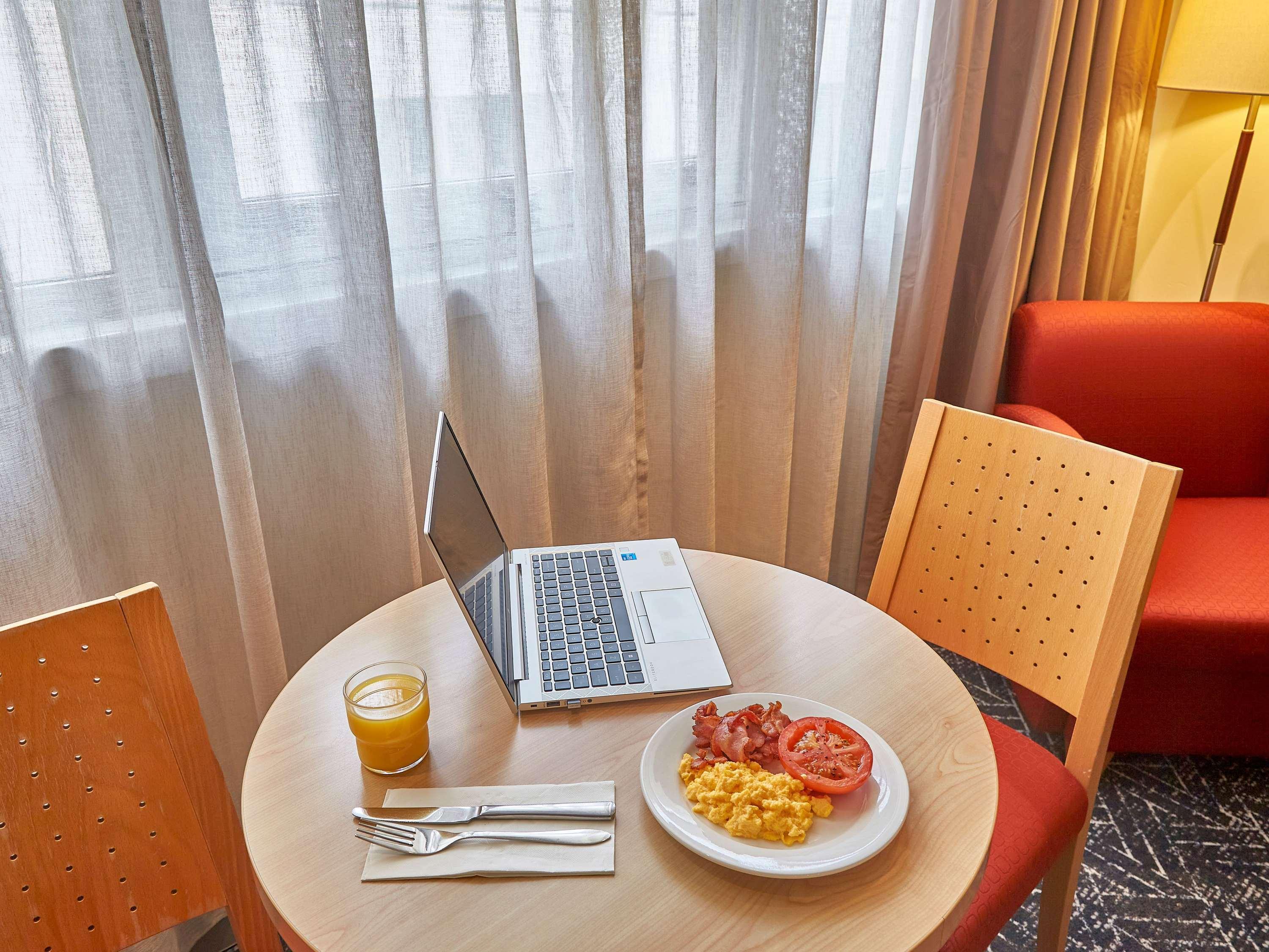 Double Classic Queen Bed