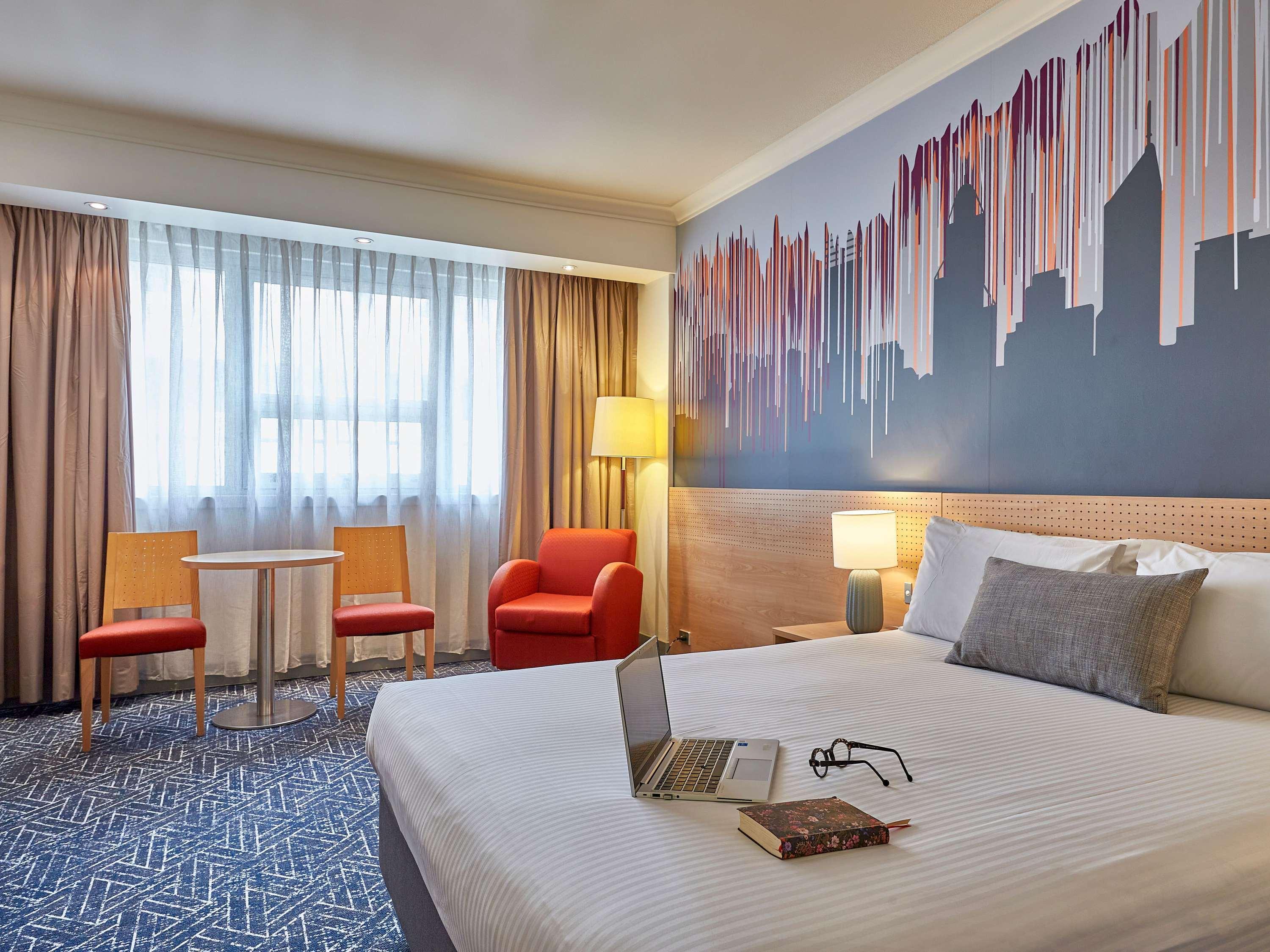 Double Classic Queen Bed