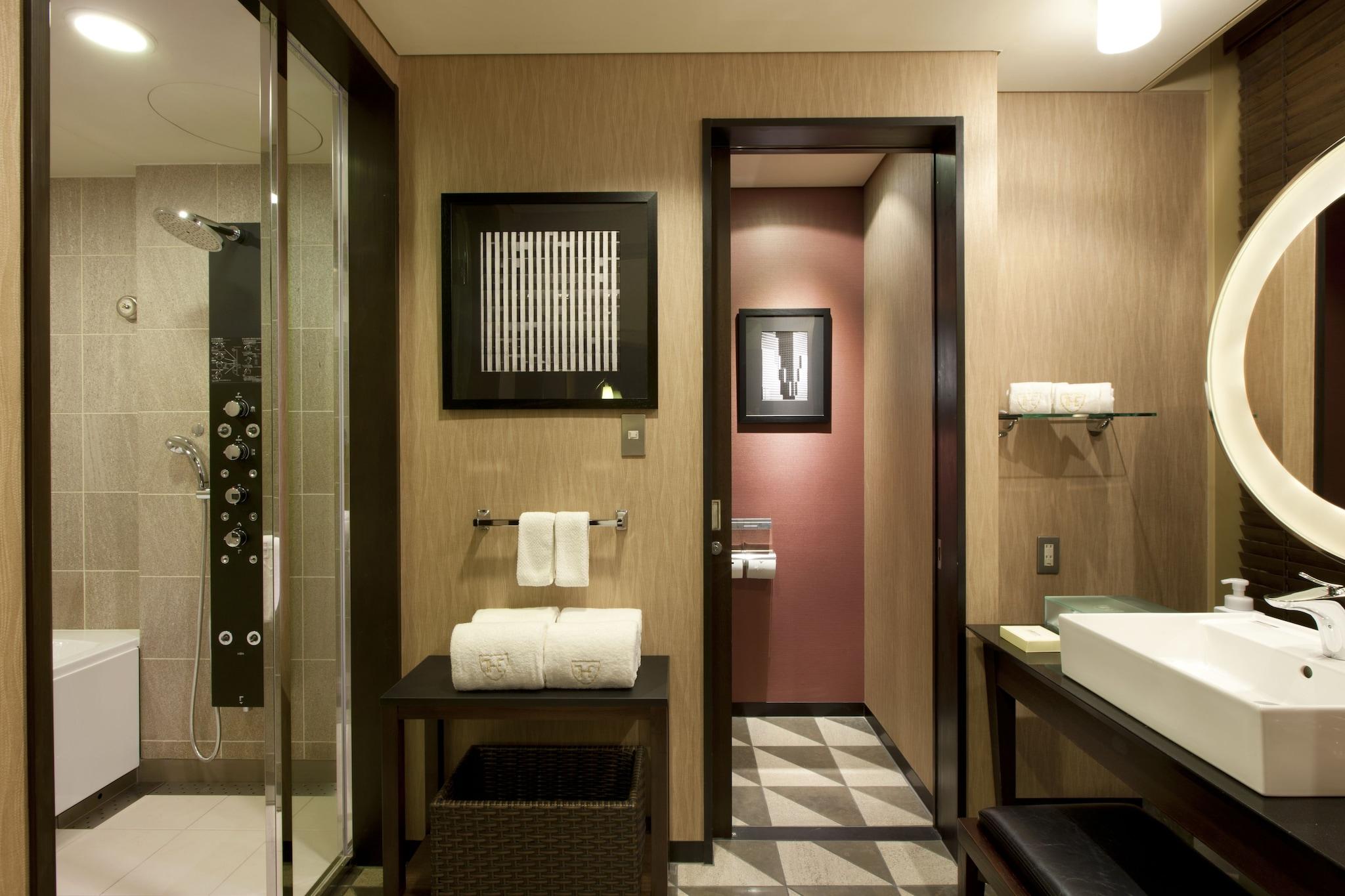 Junior Suite King Size Bed