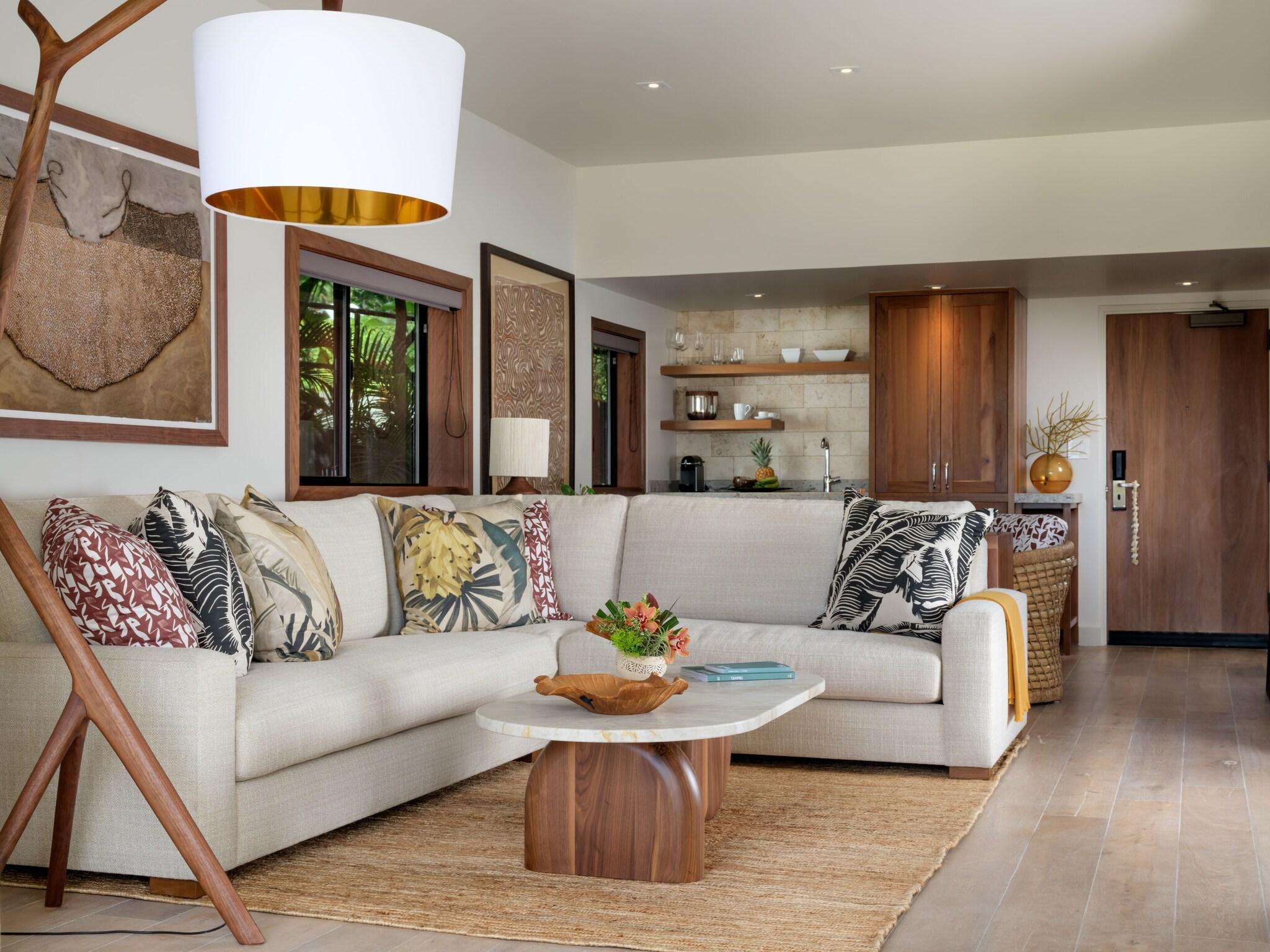 Suite Partial Ocean View King Bed