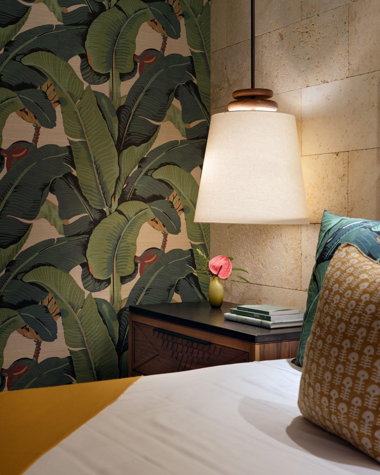 Suite Partial Ocean View King Bed