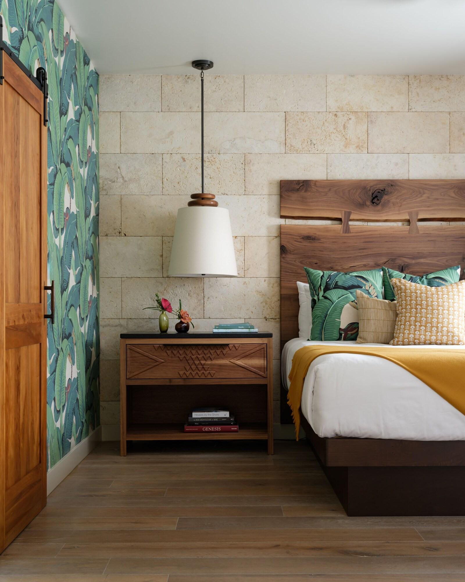 Suite Partial Ocean View King Bed