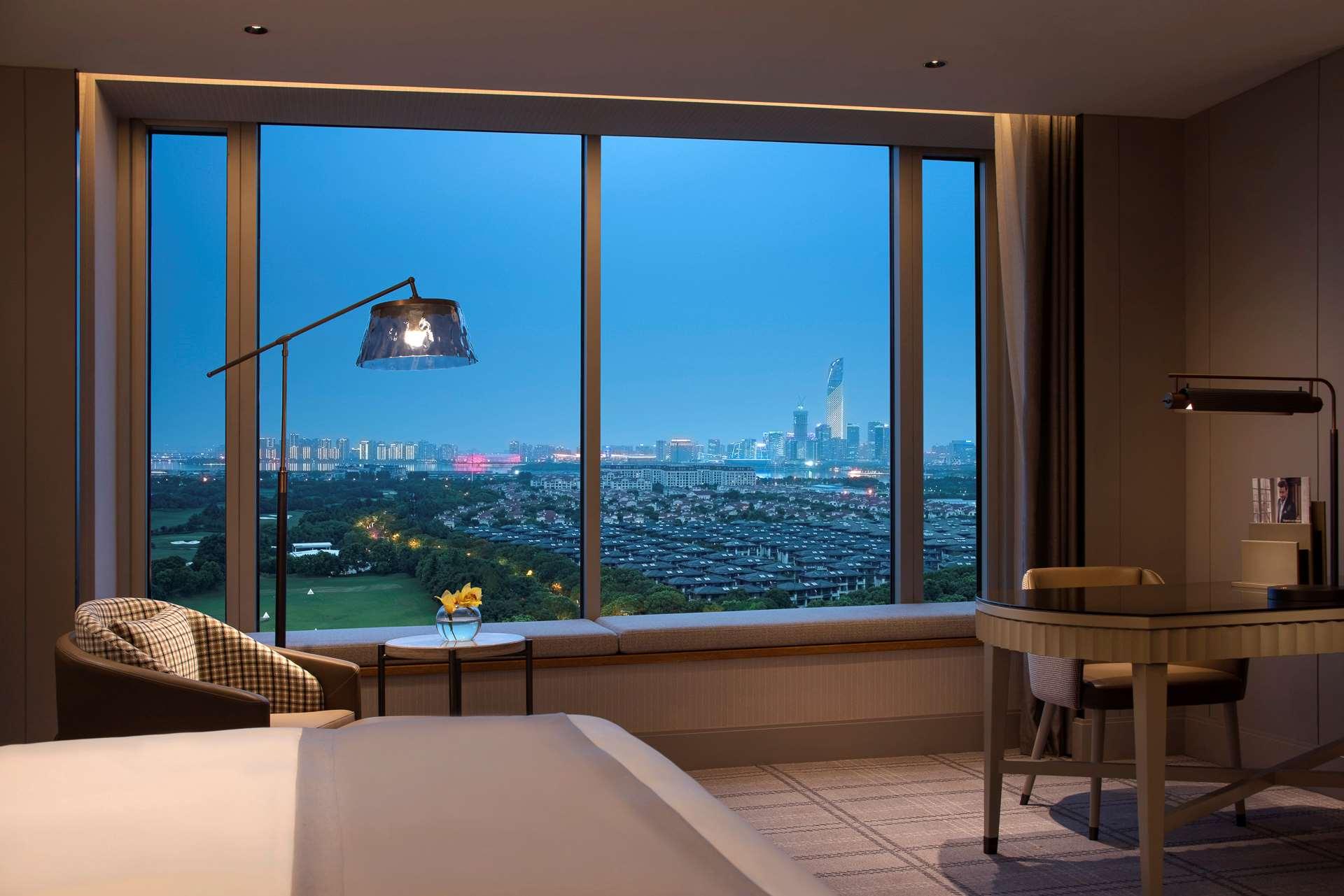 Double Deluxe Golf View