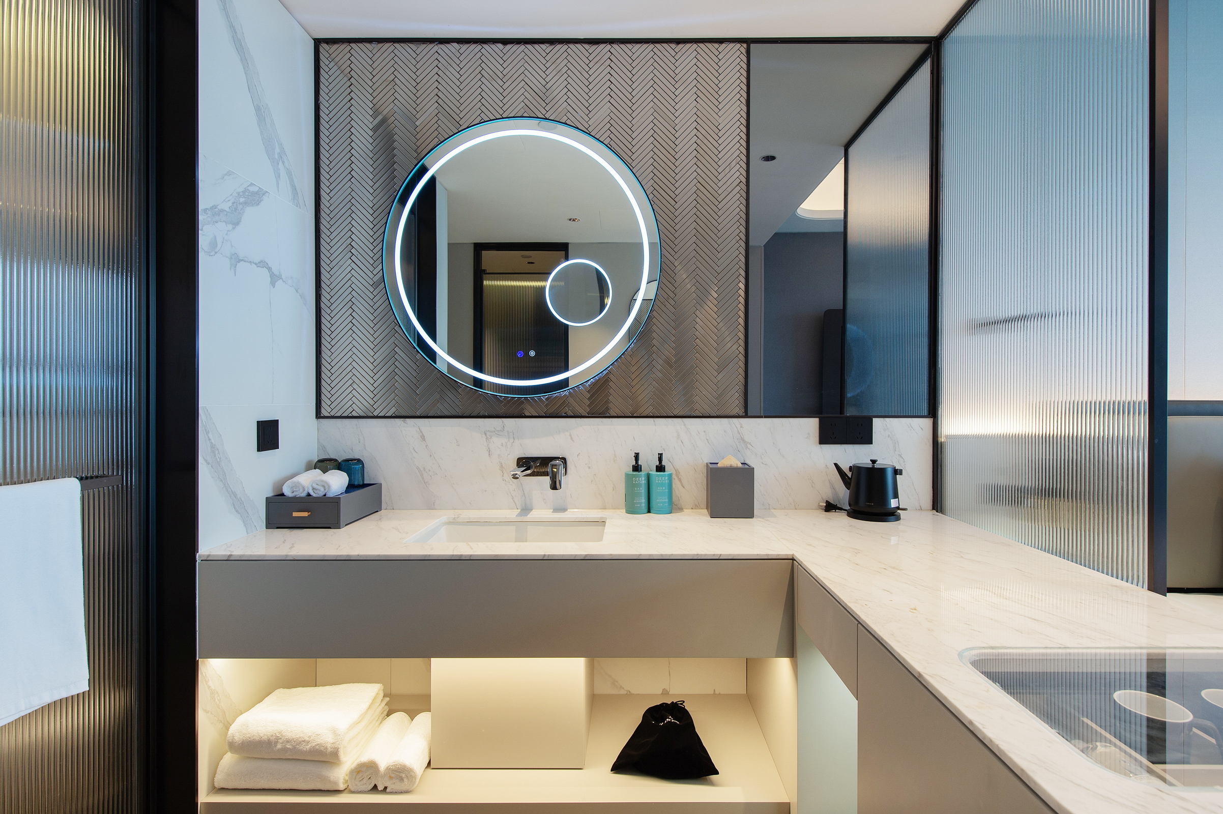 Twin Deluxe Lake View