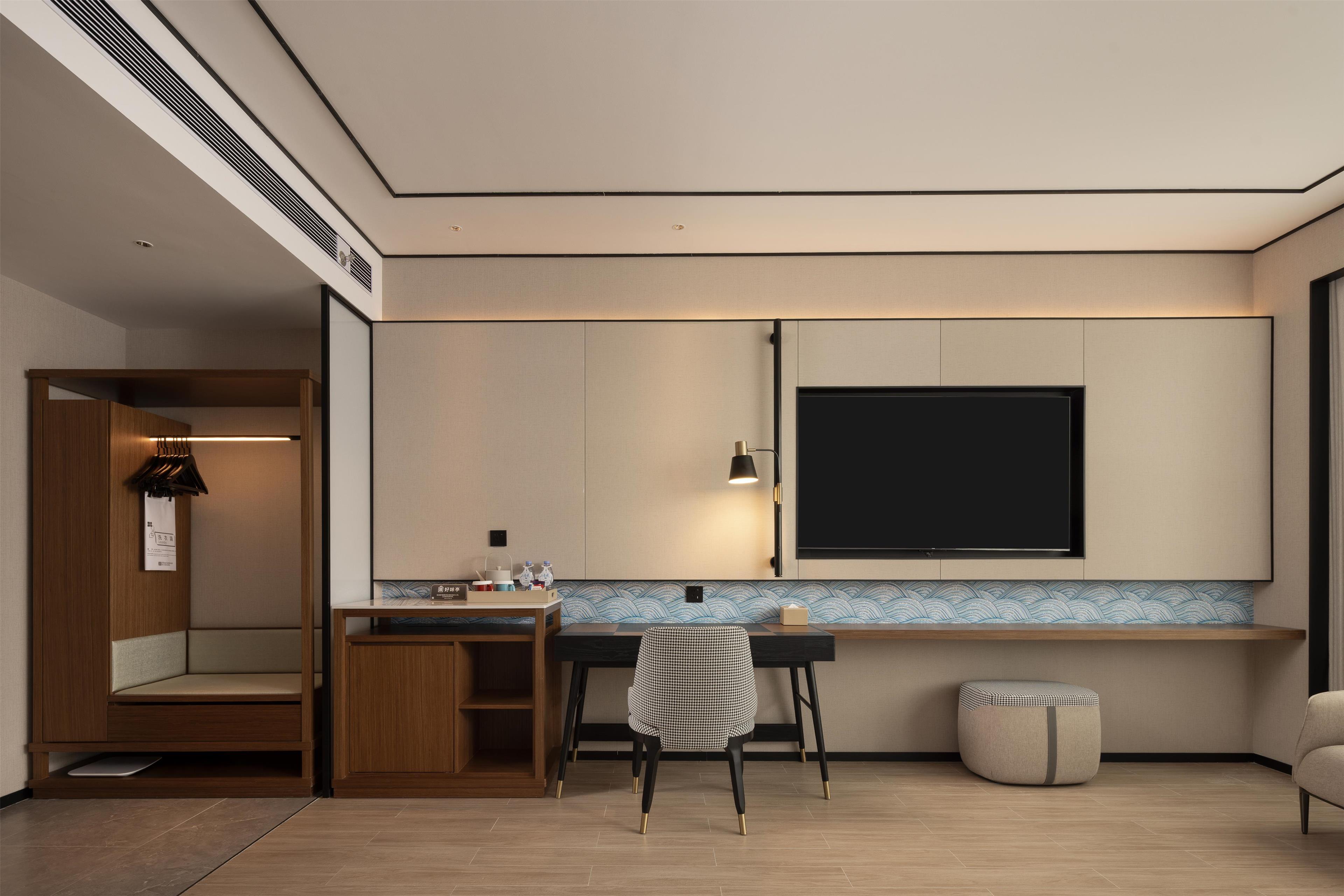 Double Deluxe King Bed