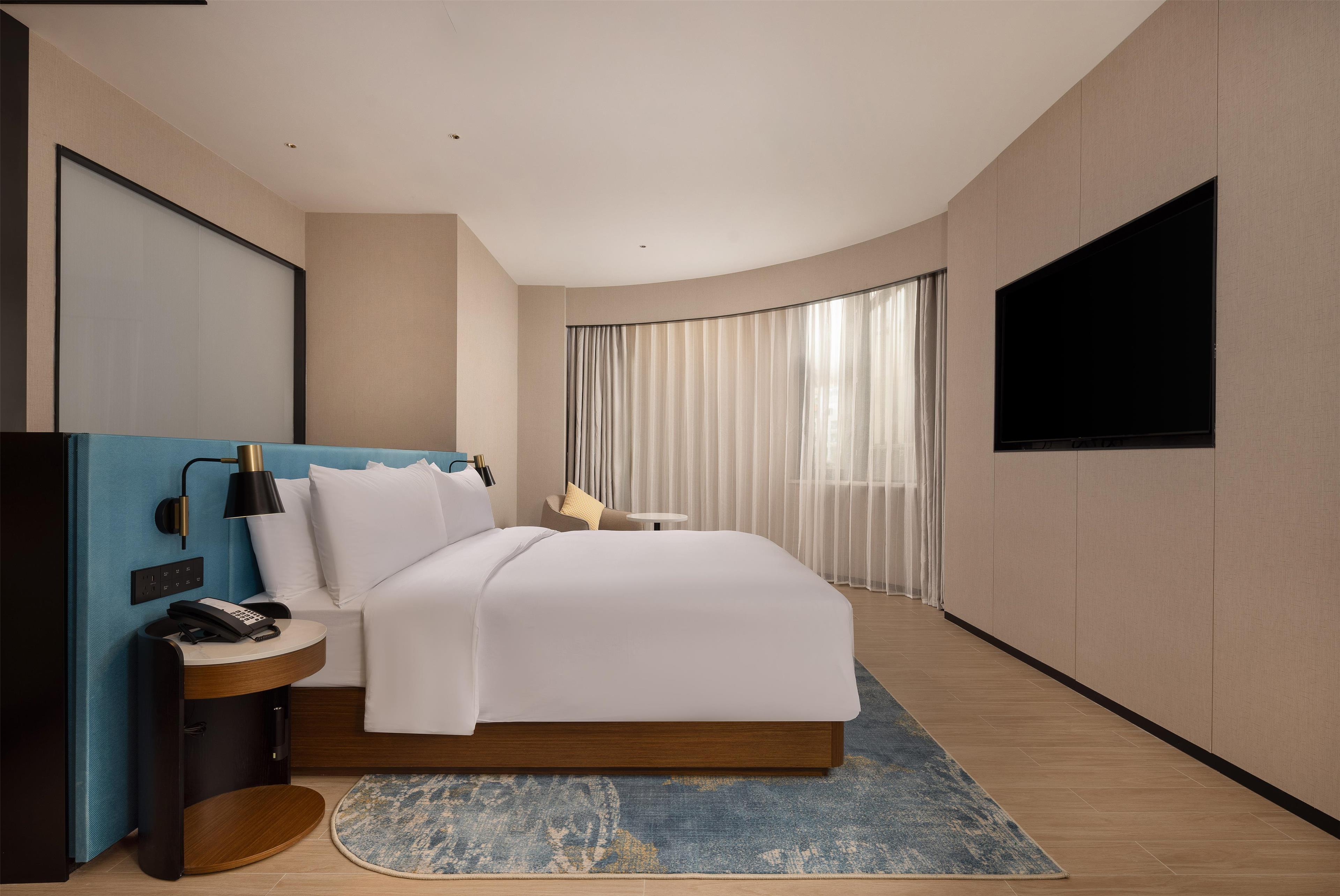 Suite Deluxe King Bed