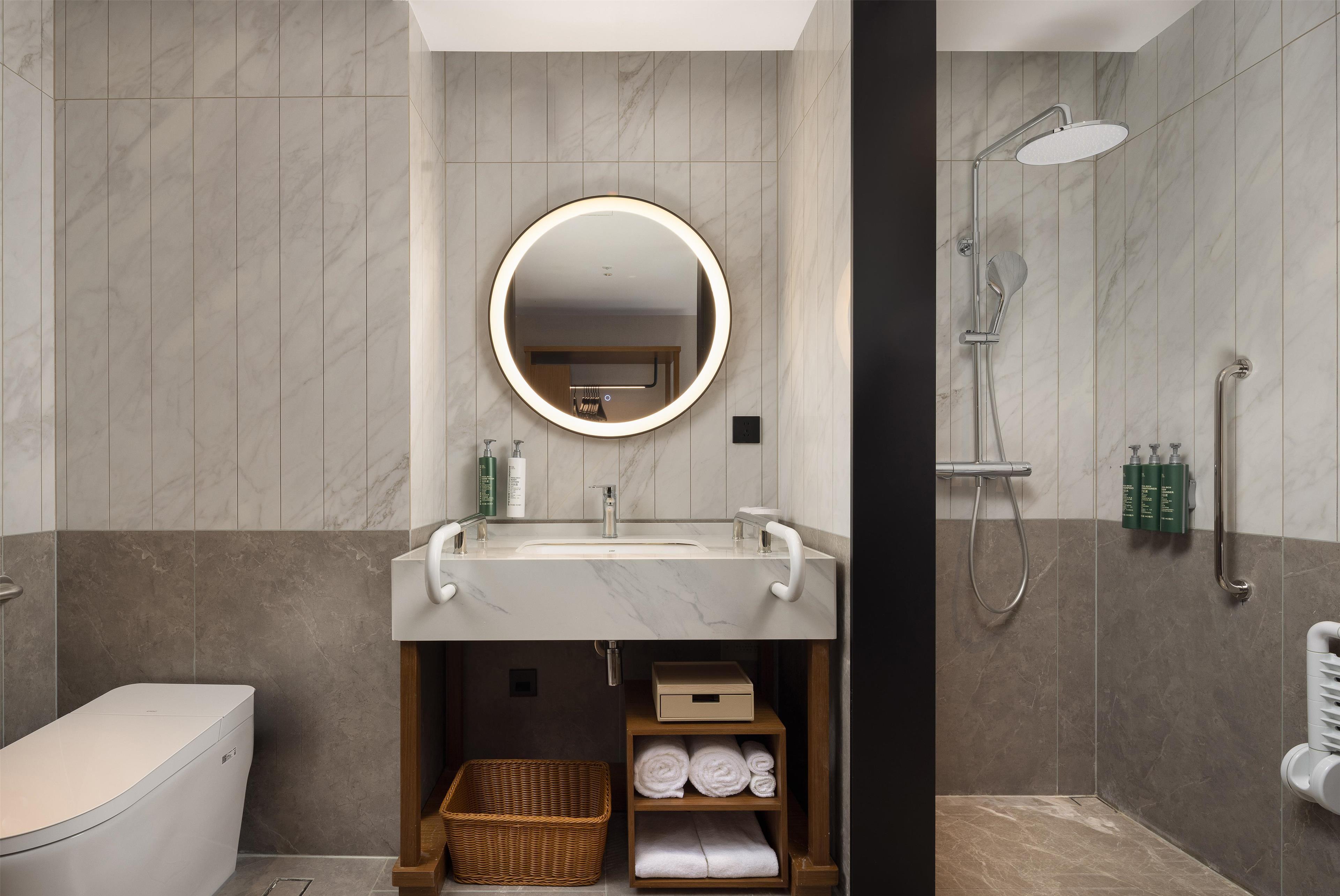 Double Accessible King Size Bed