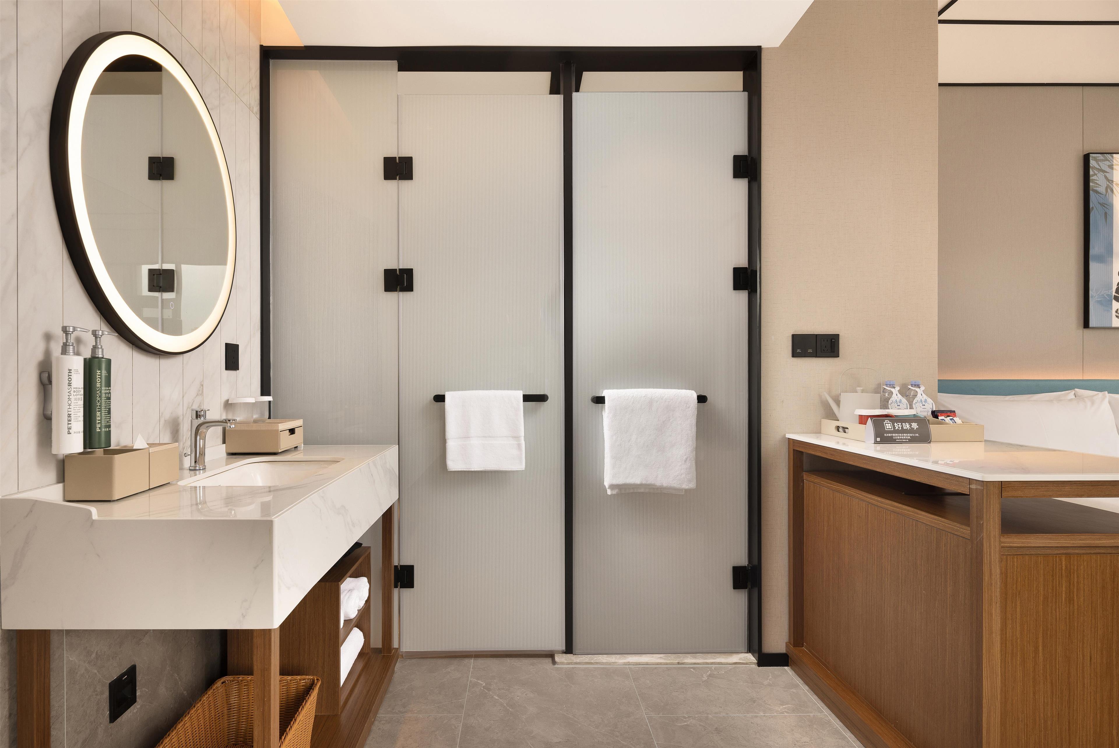 Suite Deluxe King Bed