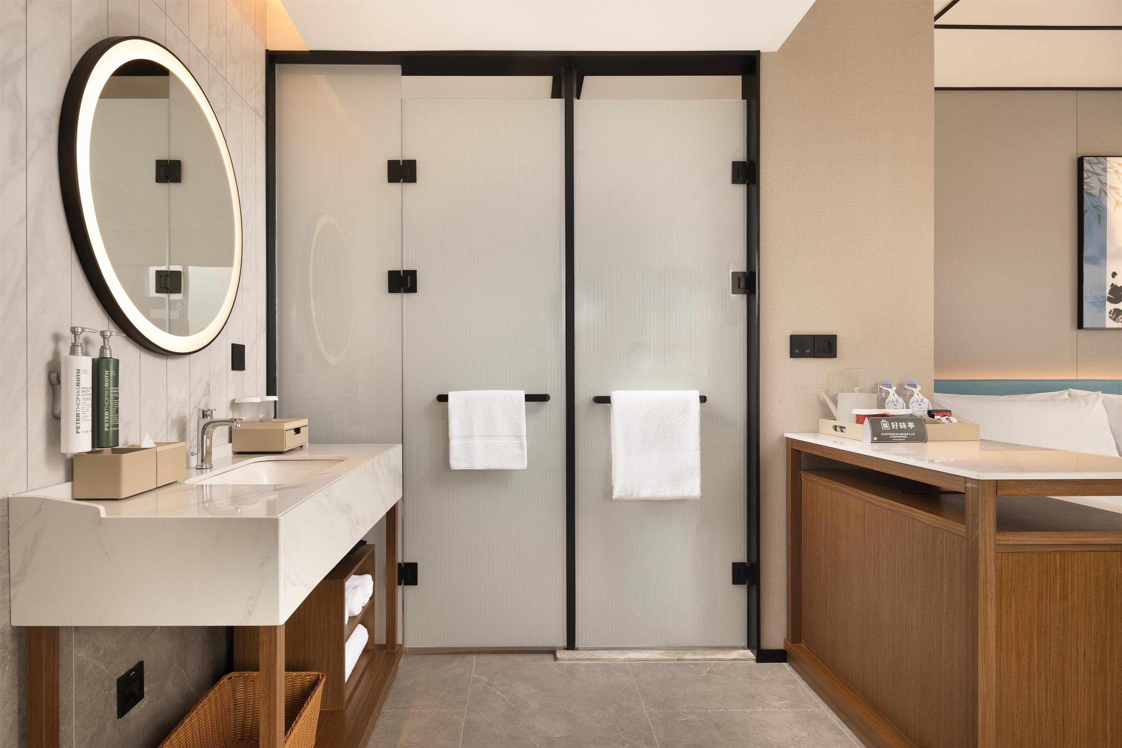 Suite Deluxe King Bed