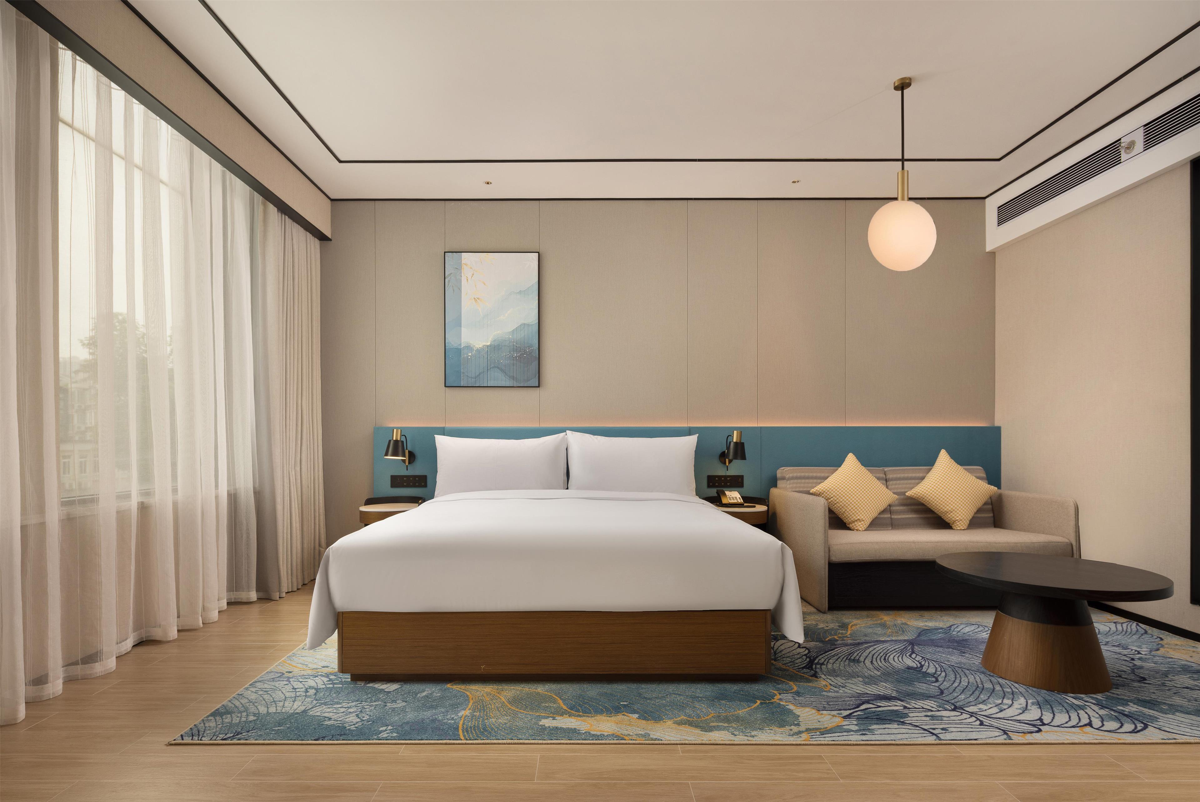 Double Deluxe King Bed