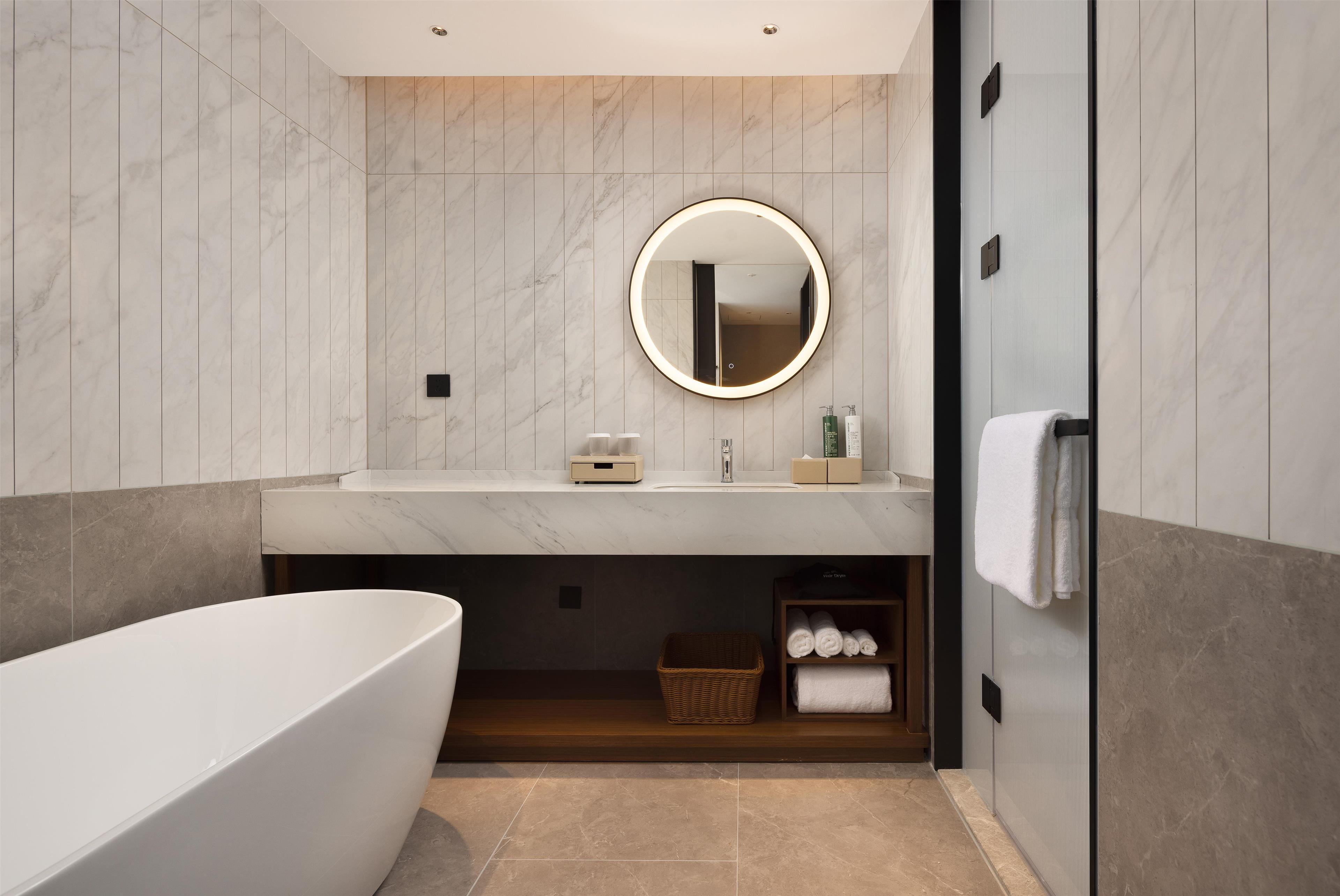 Double Deluxe King Bed