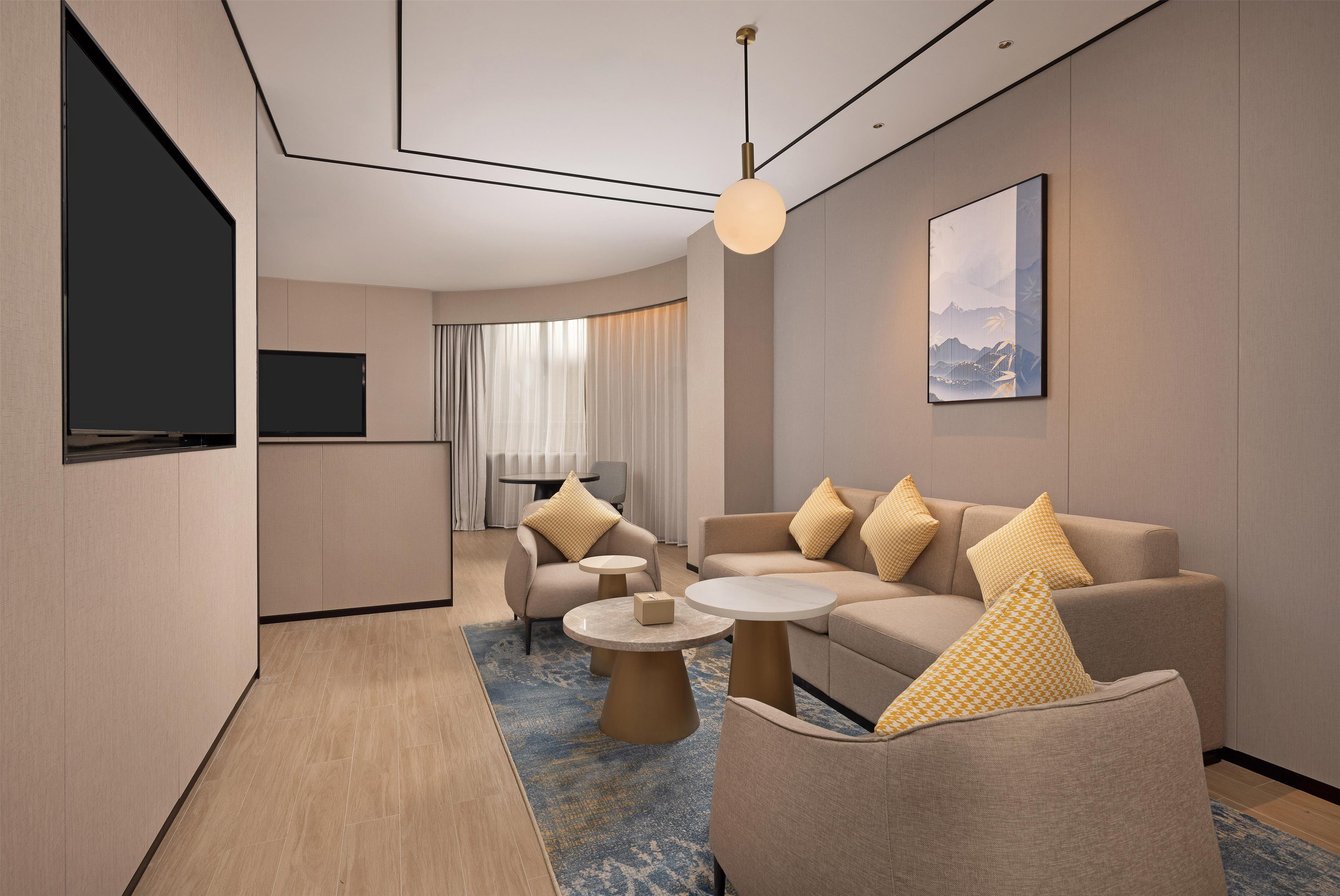 Suite Deluxe King Bed