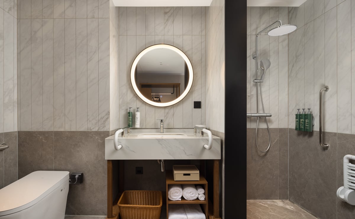 Double Accessible King Size Bed