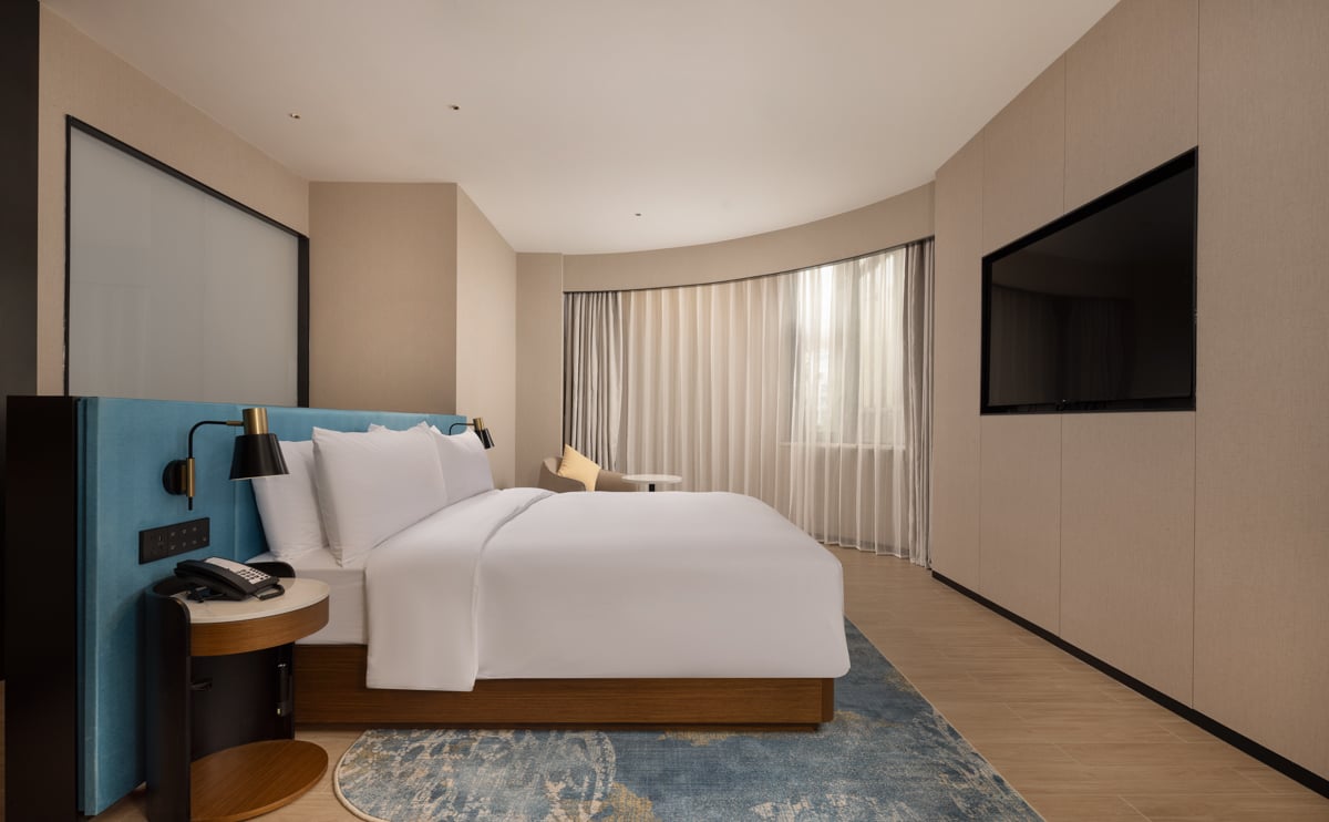 Suite Deluxe King Bed