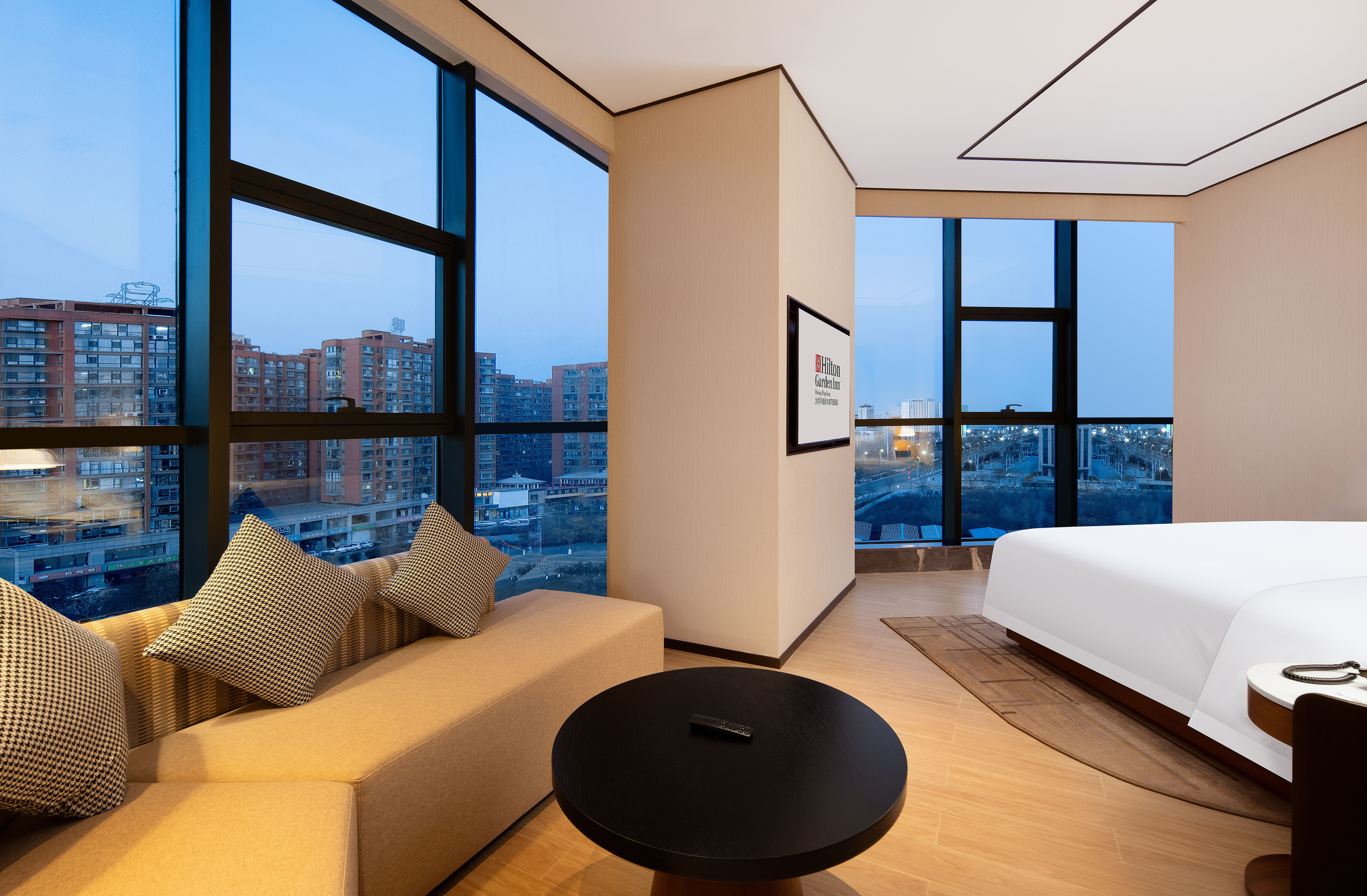 Suite Deluxe King Bed