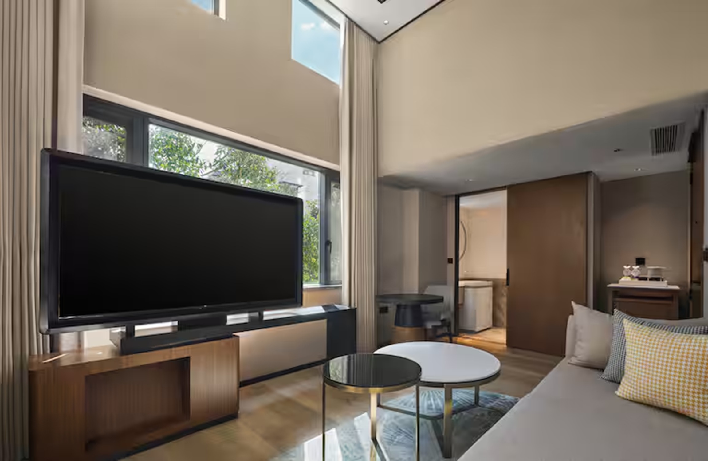 Suite Deluxe King Bed