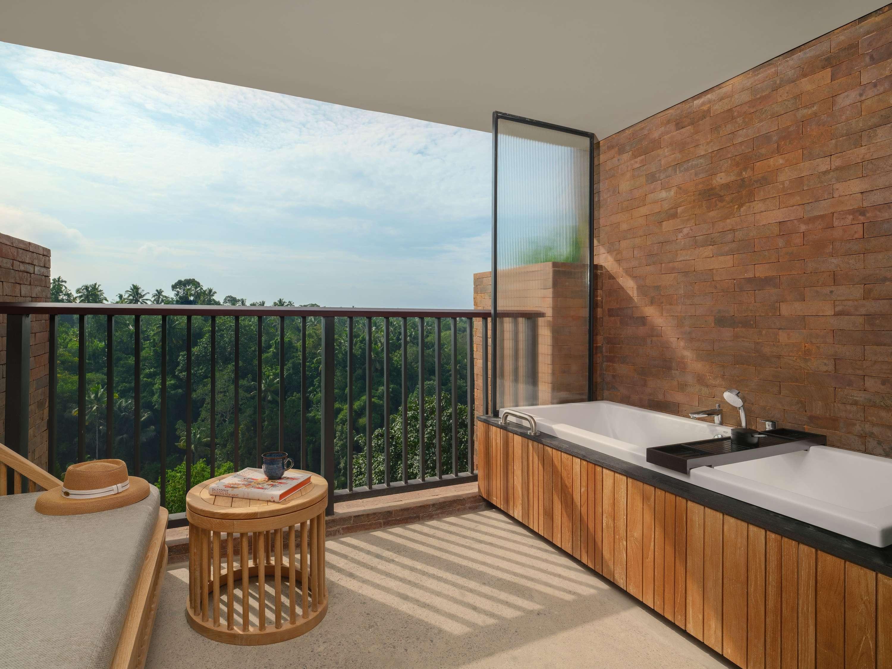 Twin Deluxe with Balcony