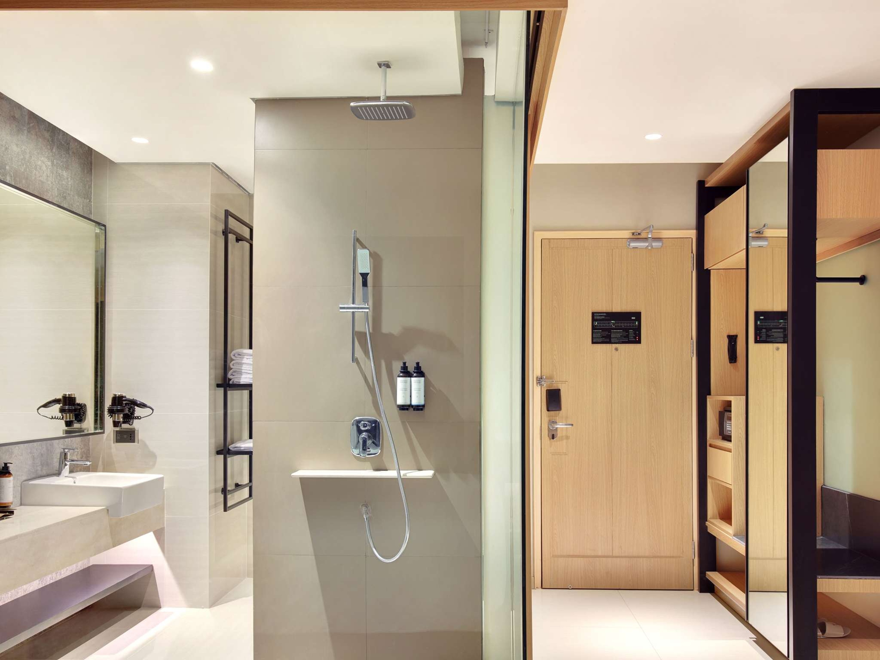 Double Classic Queen Bed