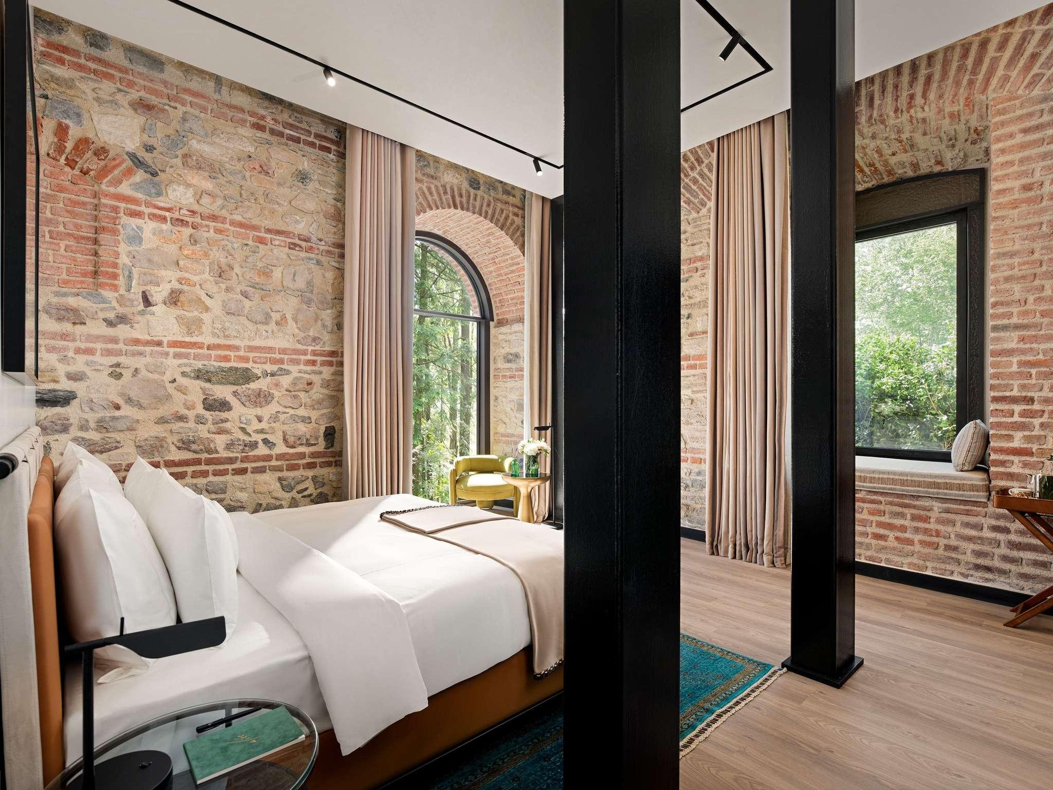 Suite Garden View King Bed