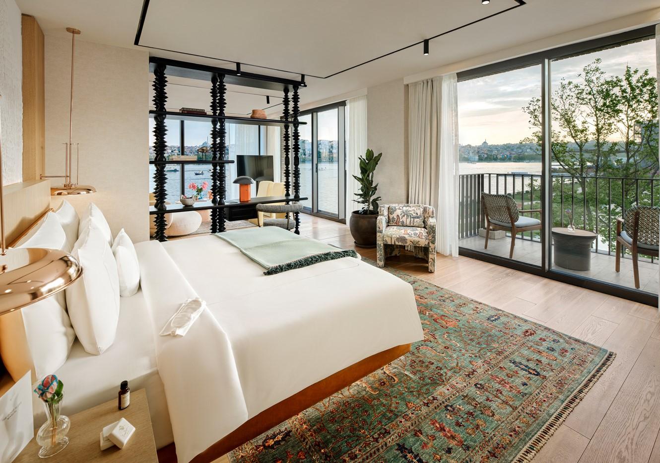 Suite Sea View King Bed