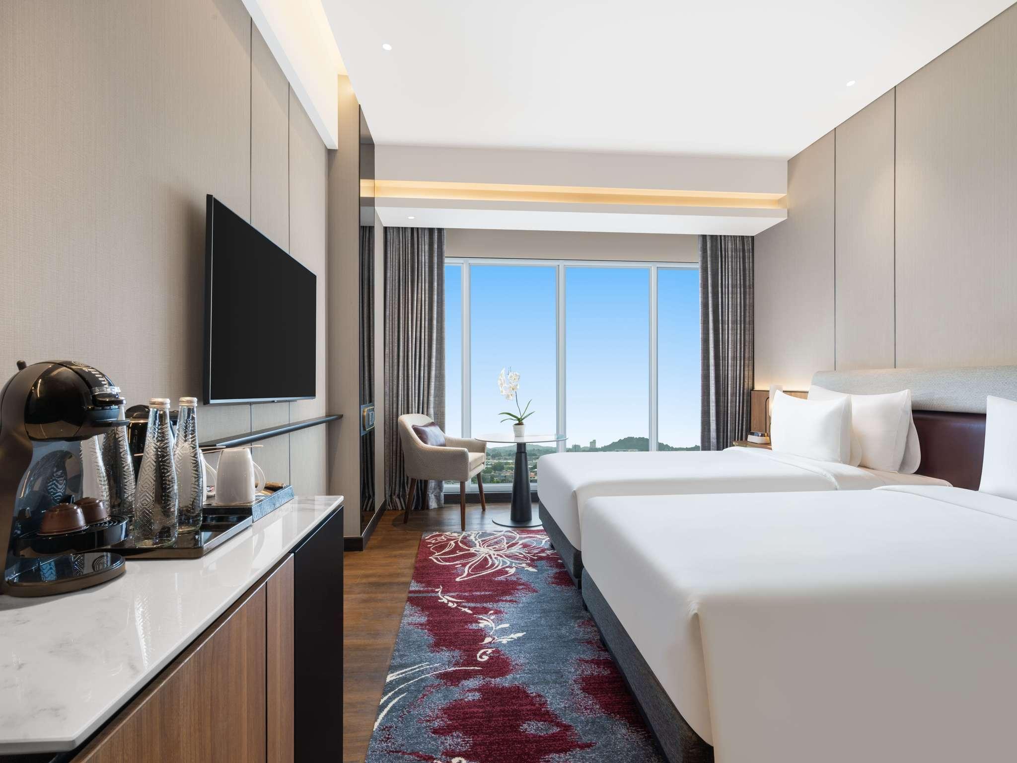 Twin Deluxe City View