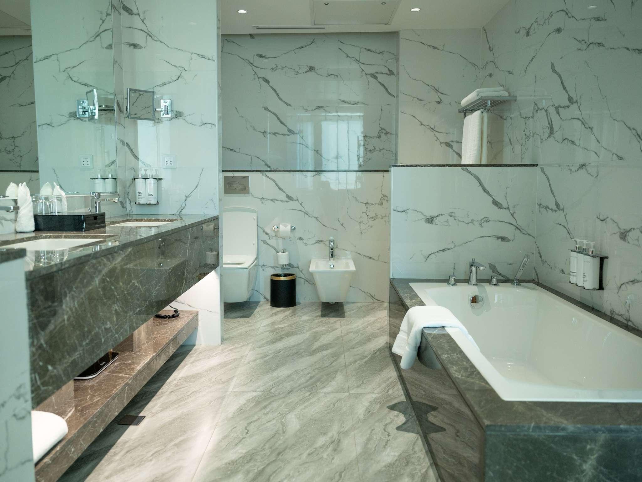 Suite Deluxe King Bed