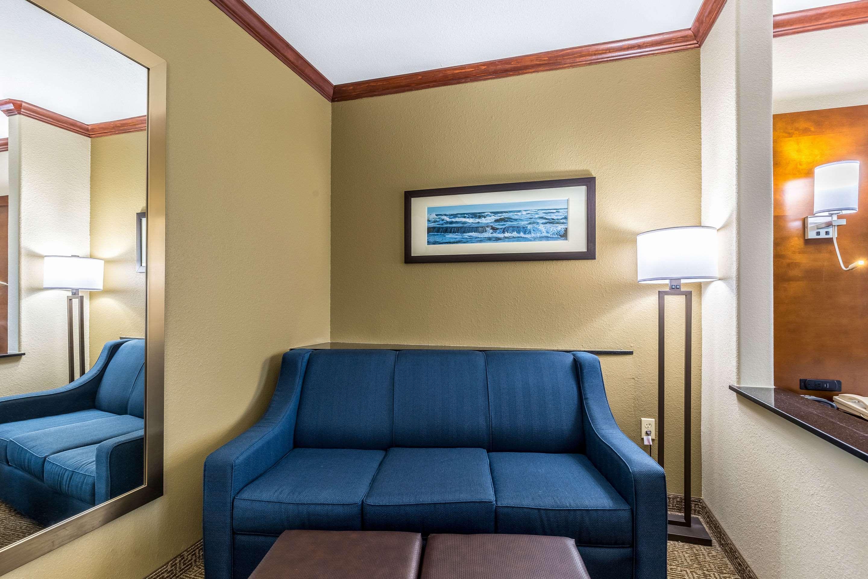 Suite Accessible King Size Bed