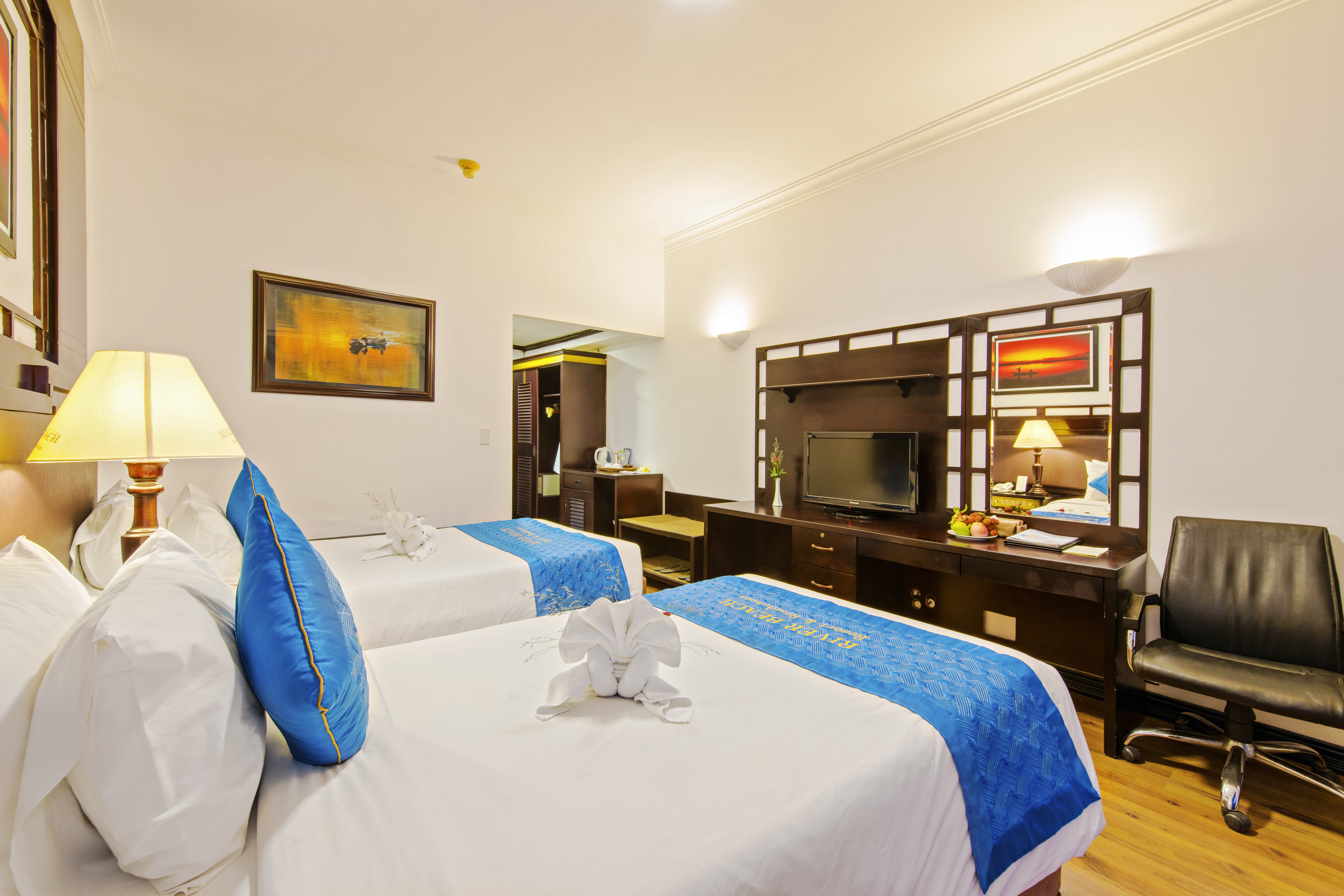 Twin Deluxe Two Beds