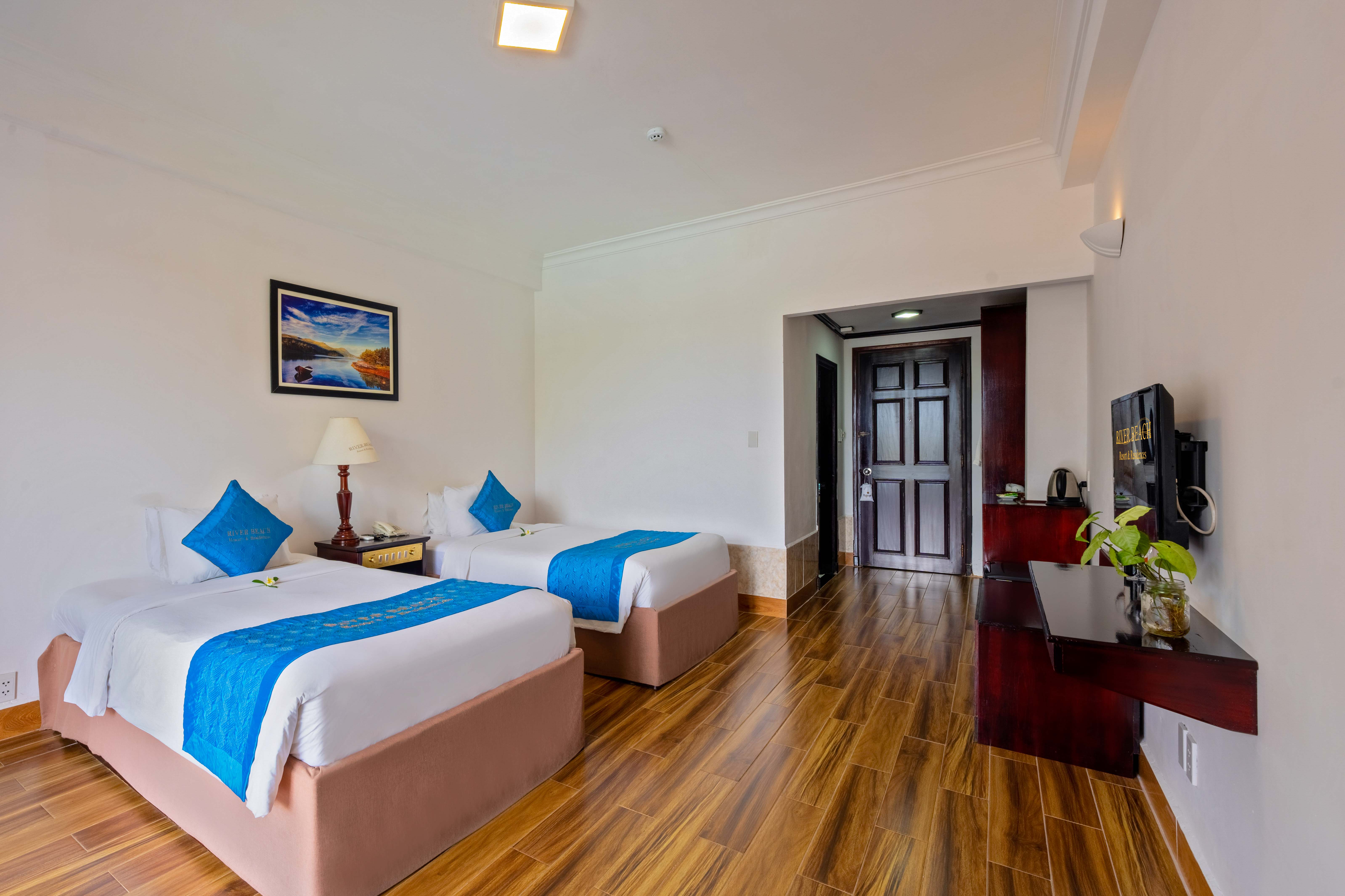 Twin Deluxe Two Beds