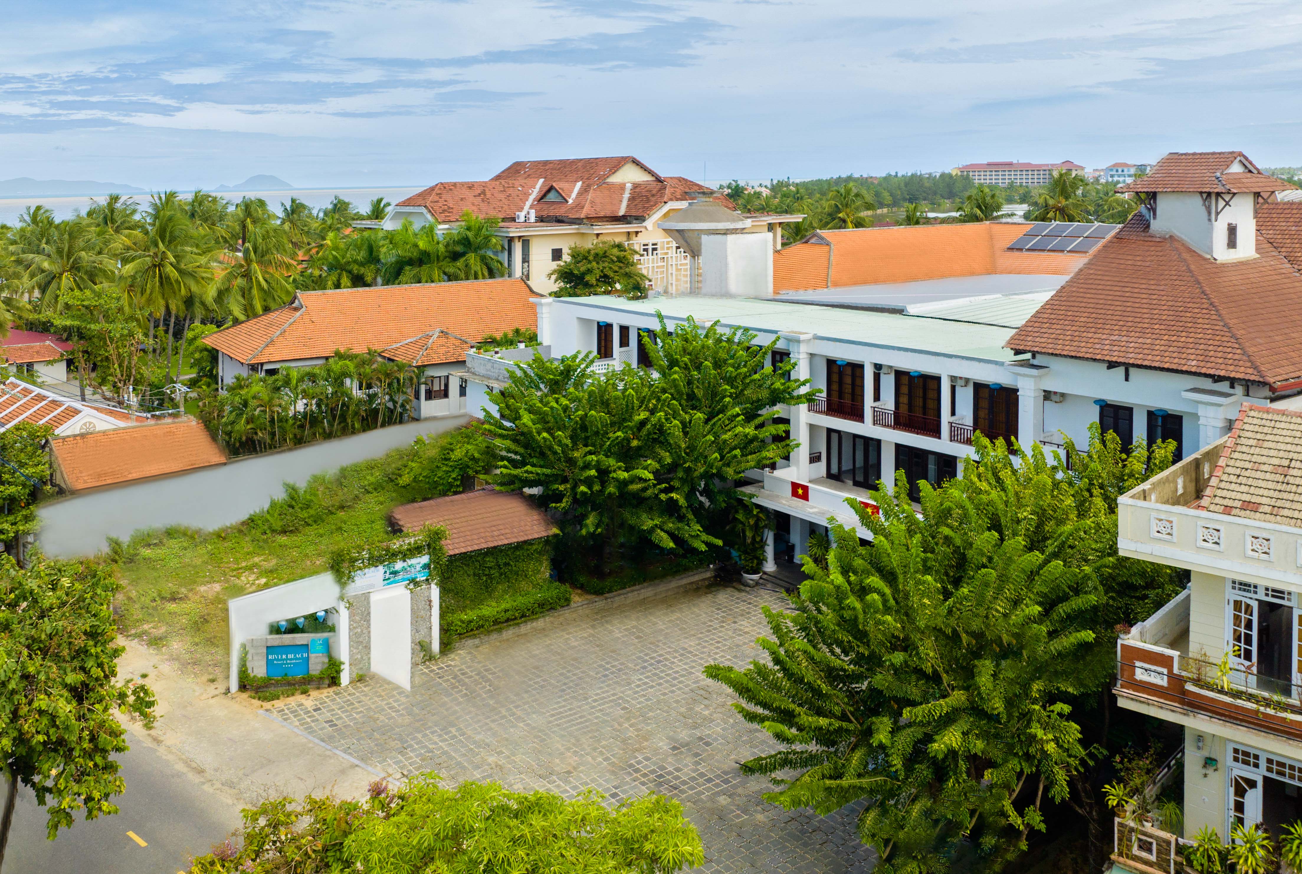 Twin Deluxe Two Beds