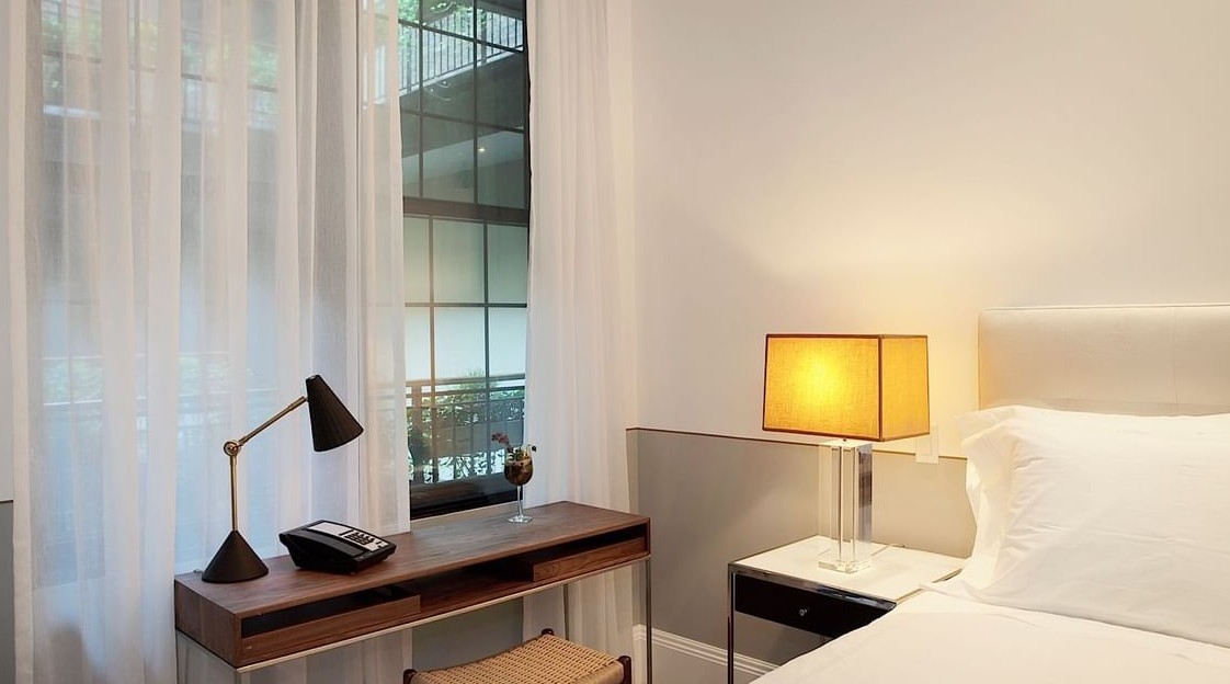 Room Queen Size Bed