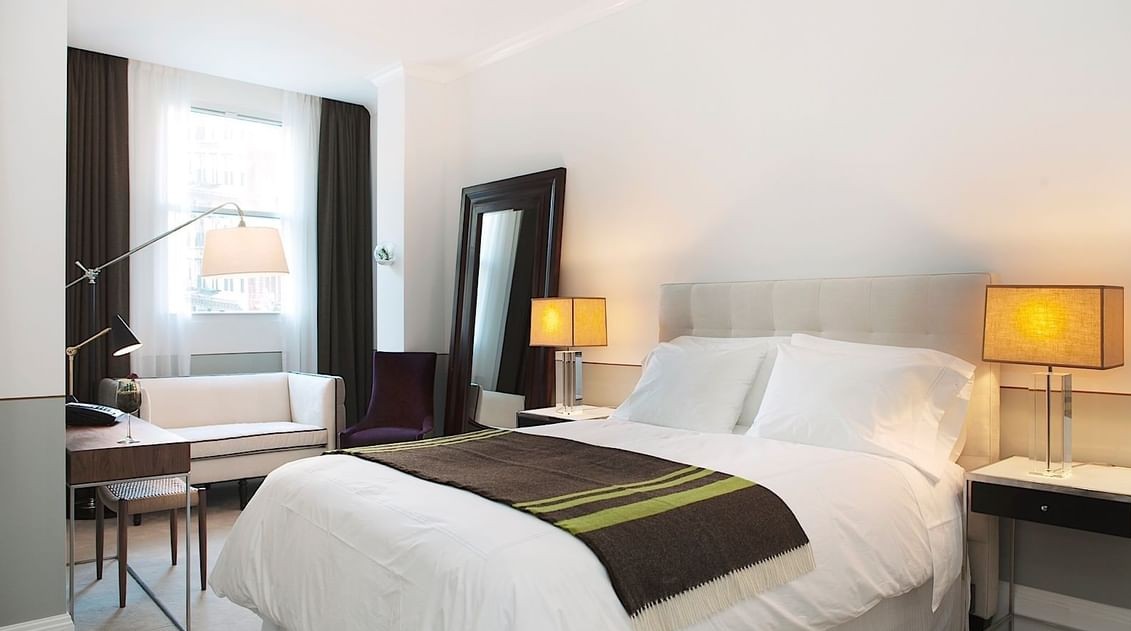 Junior Suite Queen Size Bed