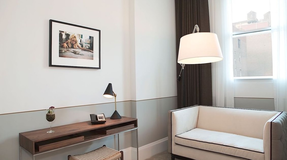 Junior Suite Queen Size Bed