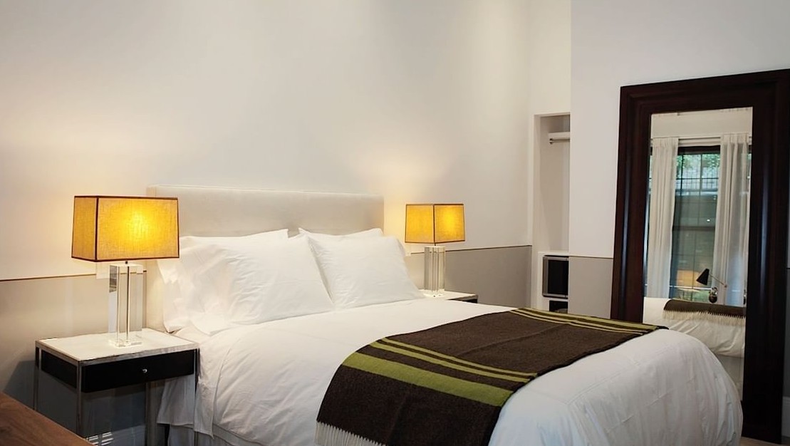 Room Queen Size Bed