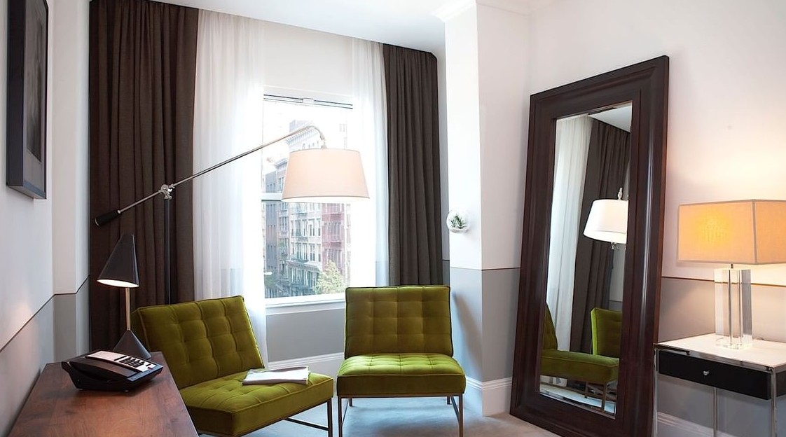 Junior Suite Queen Size Bed