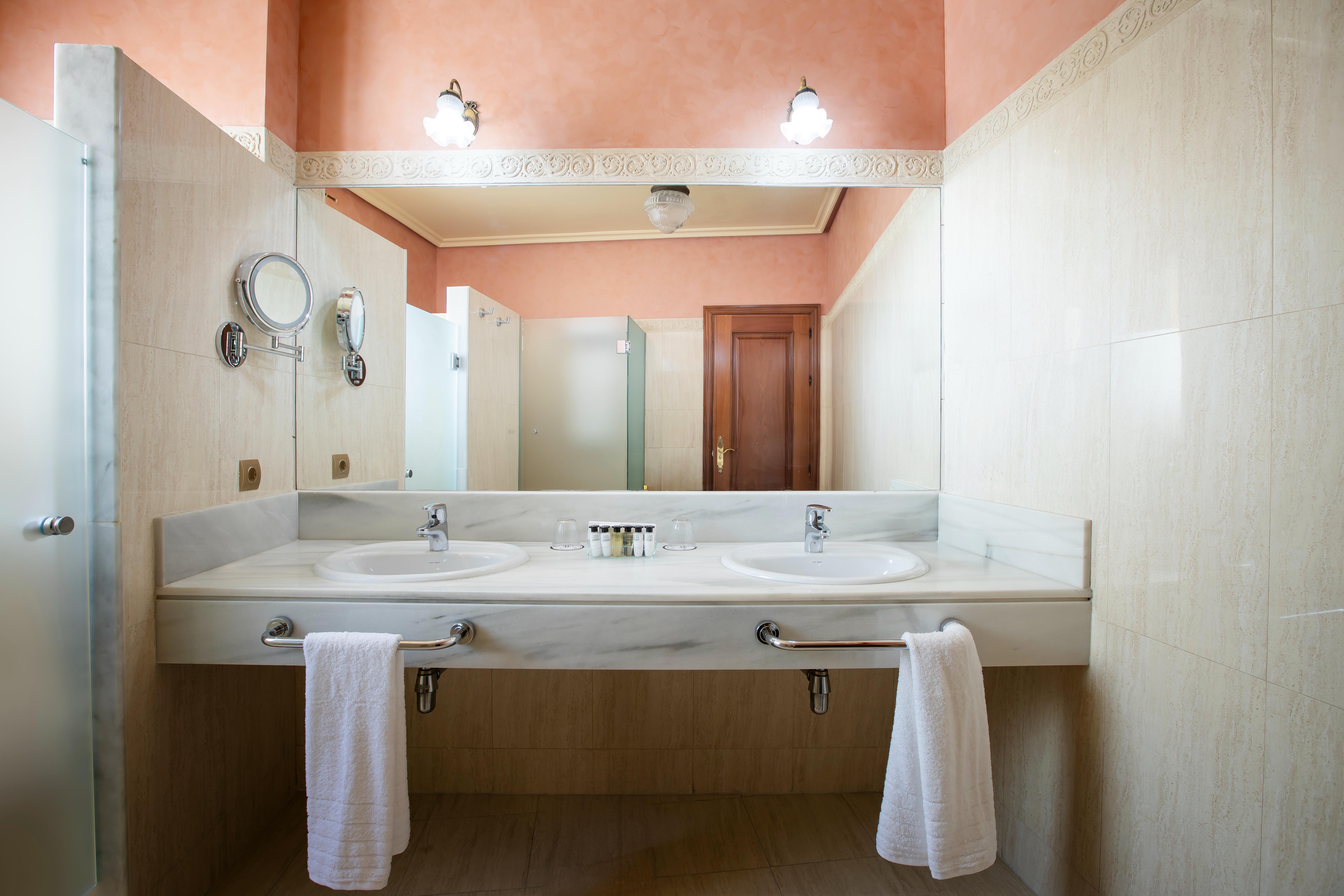 Double or Twin Standard