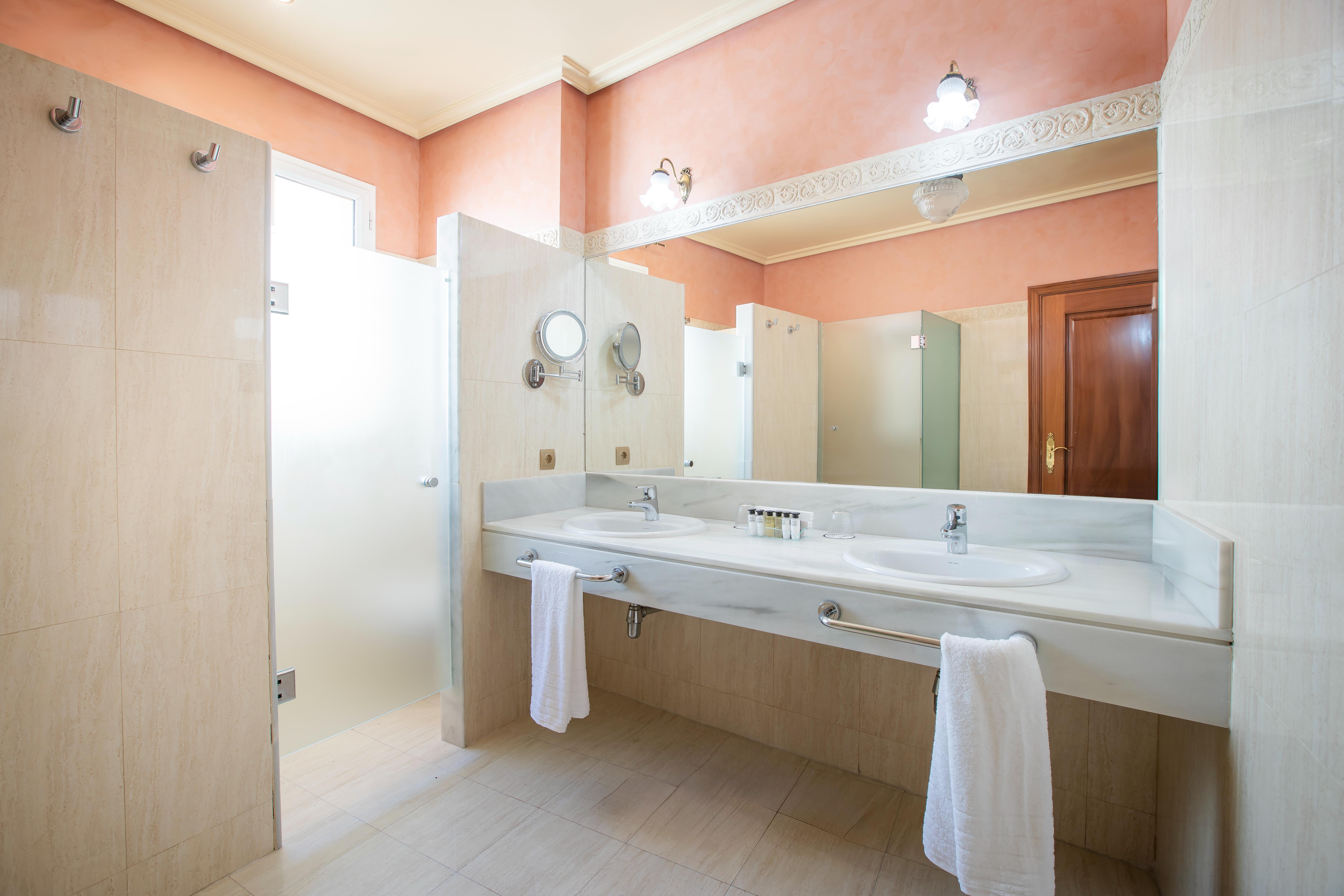 Double or Twin Standard